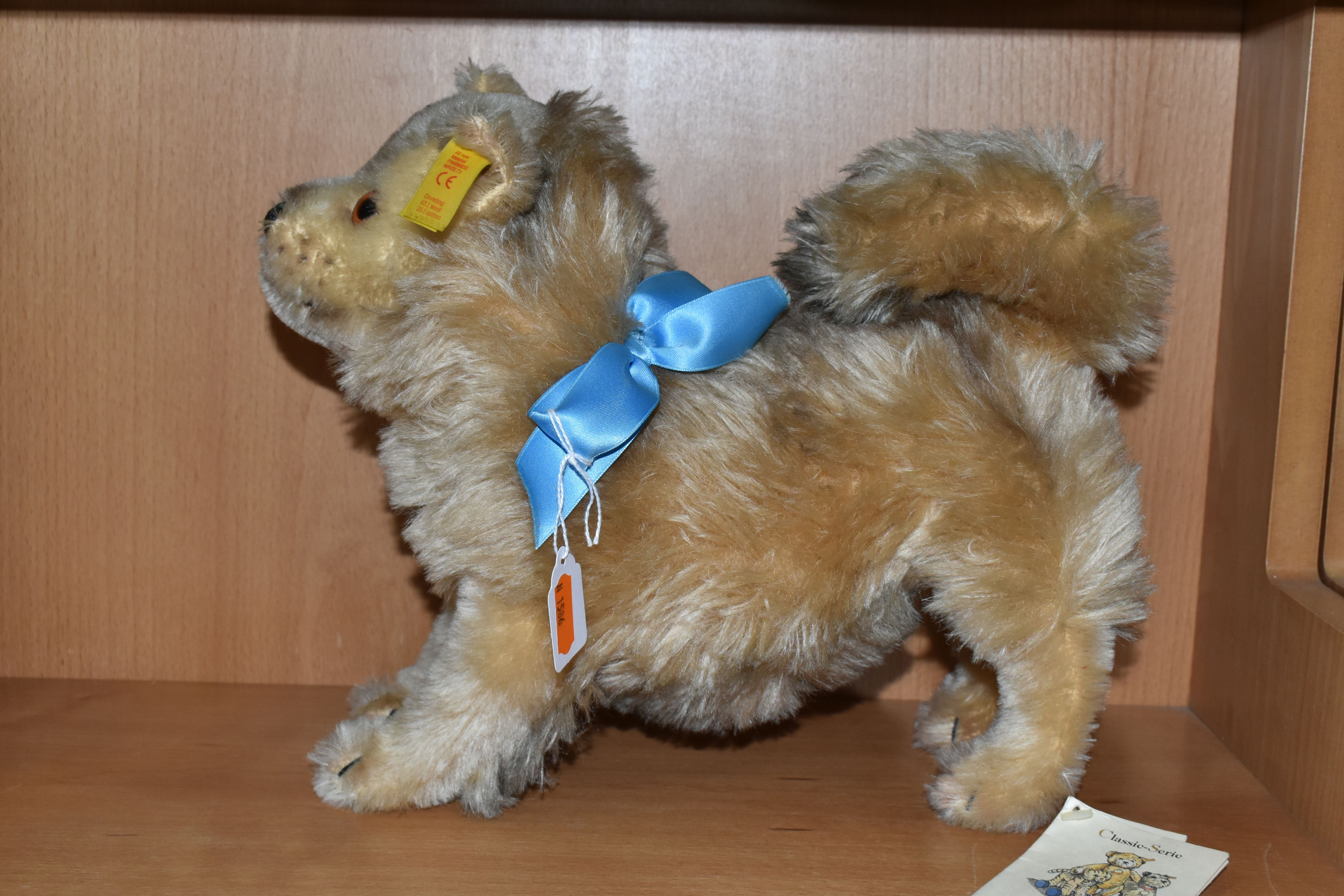 A COLLECTION OF STEIFF AND OTHER SOFT TOYS, comprising a Steiff Classic 1928 Chow Chow, No. 035036 - Image 5 of 5