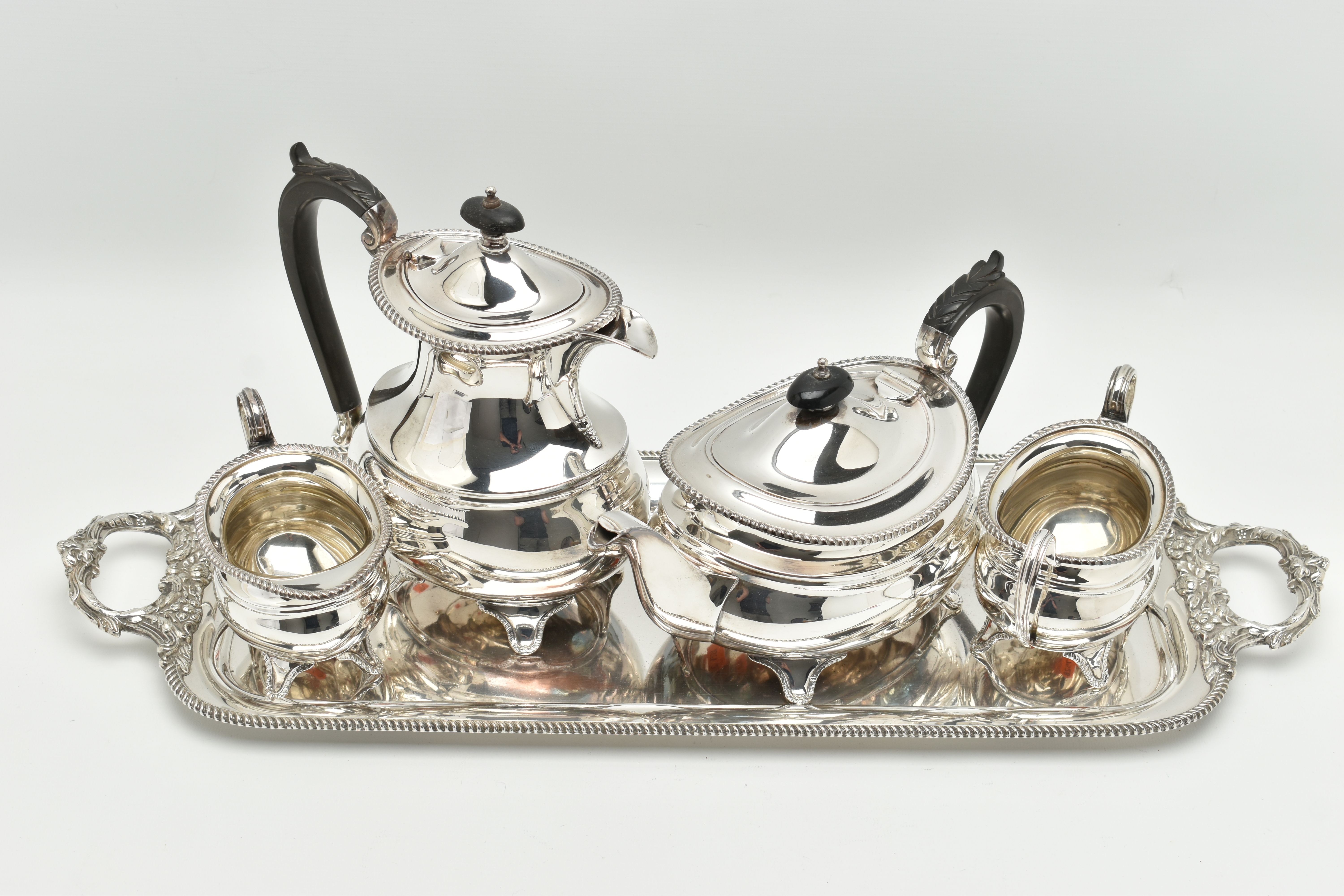 A FOUR PIECE SILVER PLATED TEA SET WITH TRAY, comprising of a polished teapot, coffee pot, sugar - Bild 2 aus 9