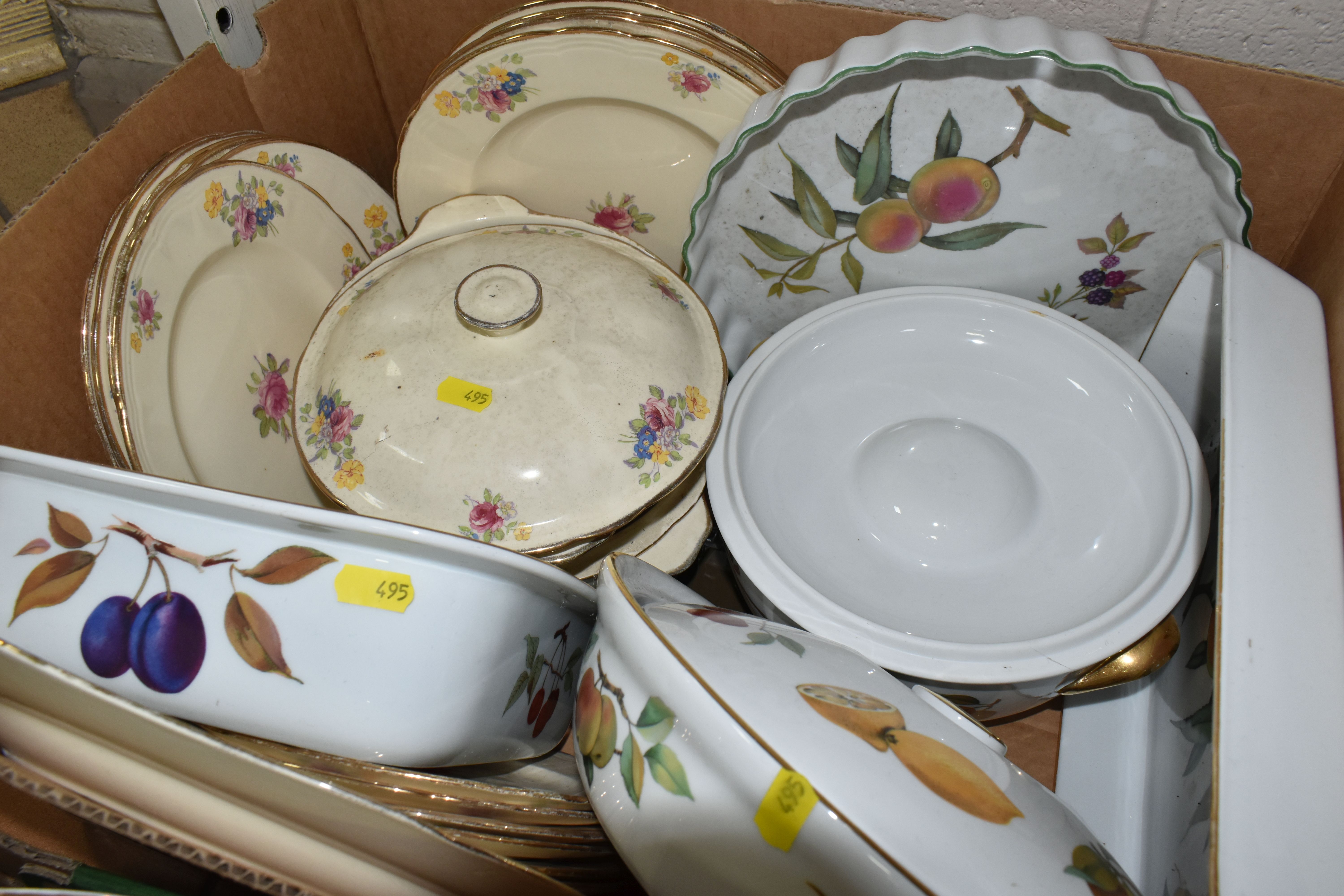 THREE BOXES AND LOOSE CERAMIC TEA AND DINNER WARE, to include a 'Portmeirion Botanic Garden' serving - Image 5 of 5