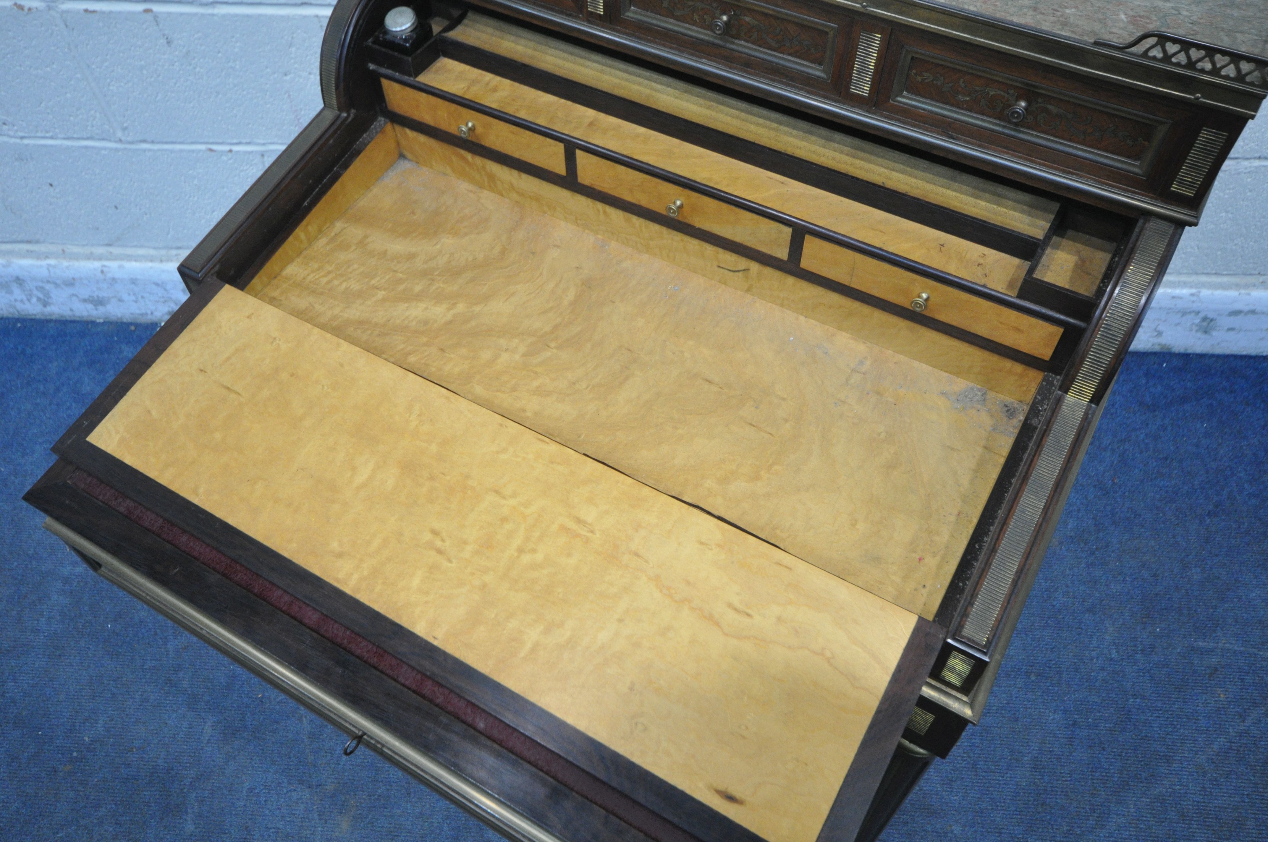 A LOUIS XVI STYLE ROSEWOOD AND BRASS MARQUETRY INLAID WRITING DESK, first/mid 20th century, with - Image 3 of 7