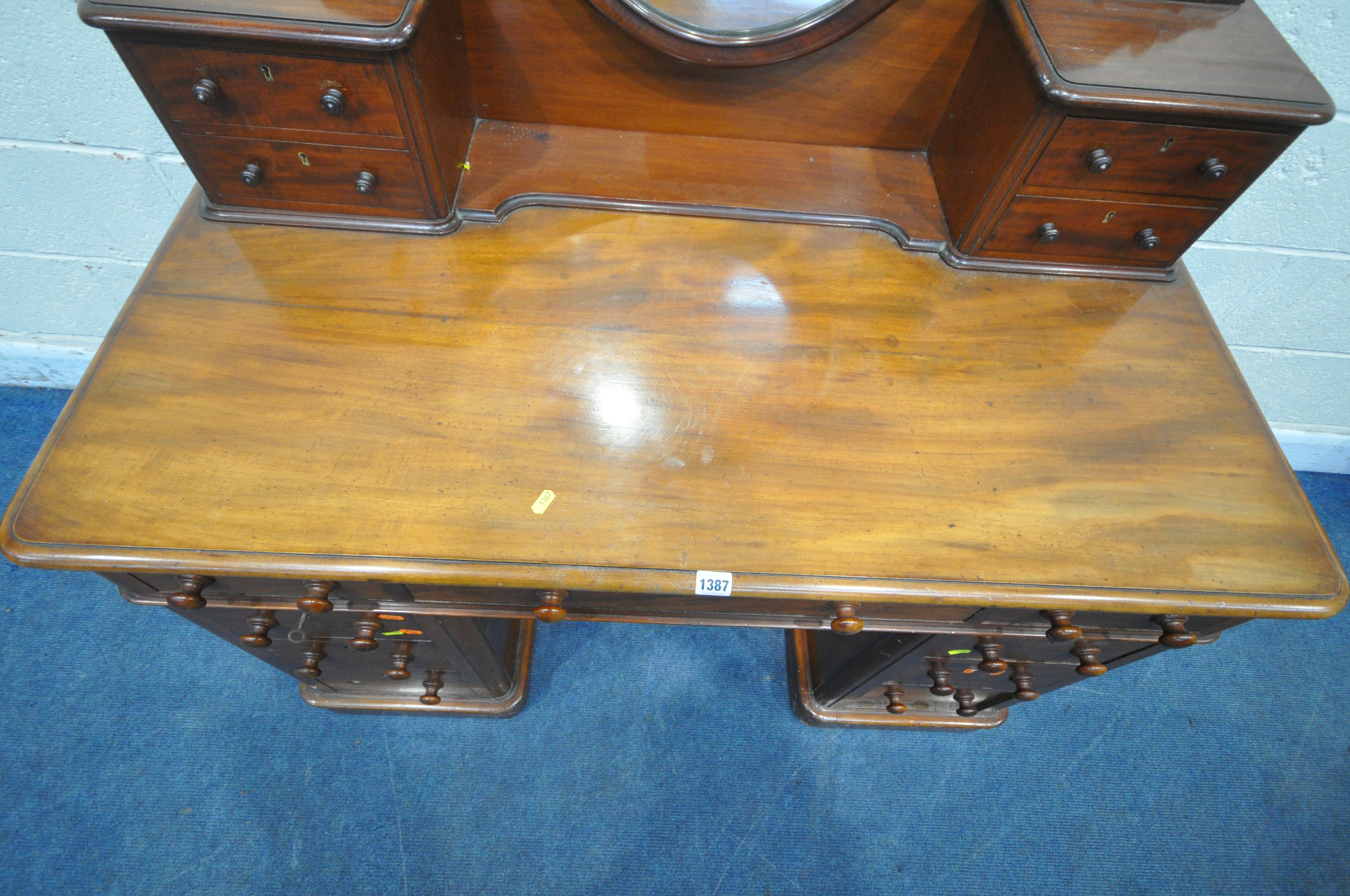 A 19TH CENTURY MAHOGANY TWIN PEDESTAL DRESSING TABLE, with an oval mirror, fitted with an - Bild 3 aus 4