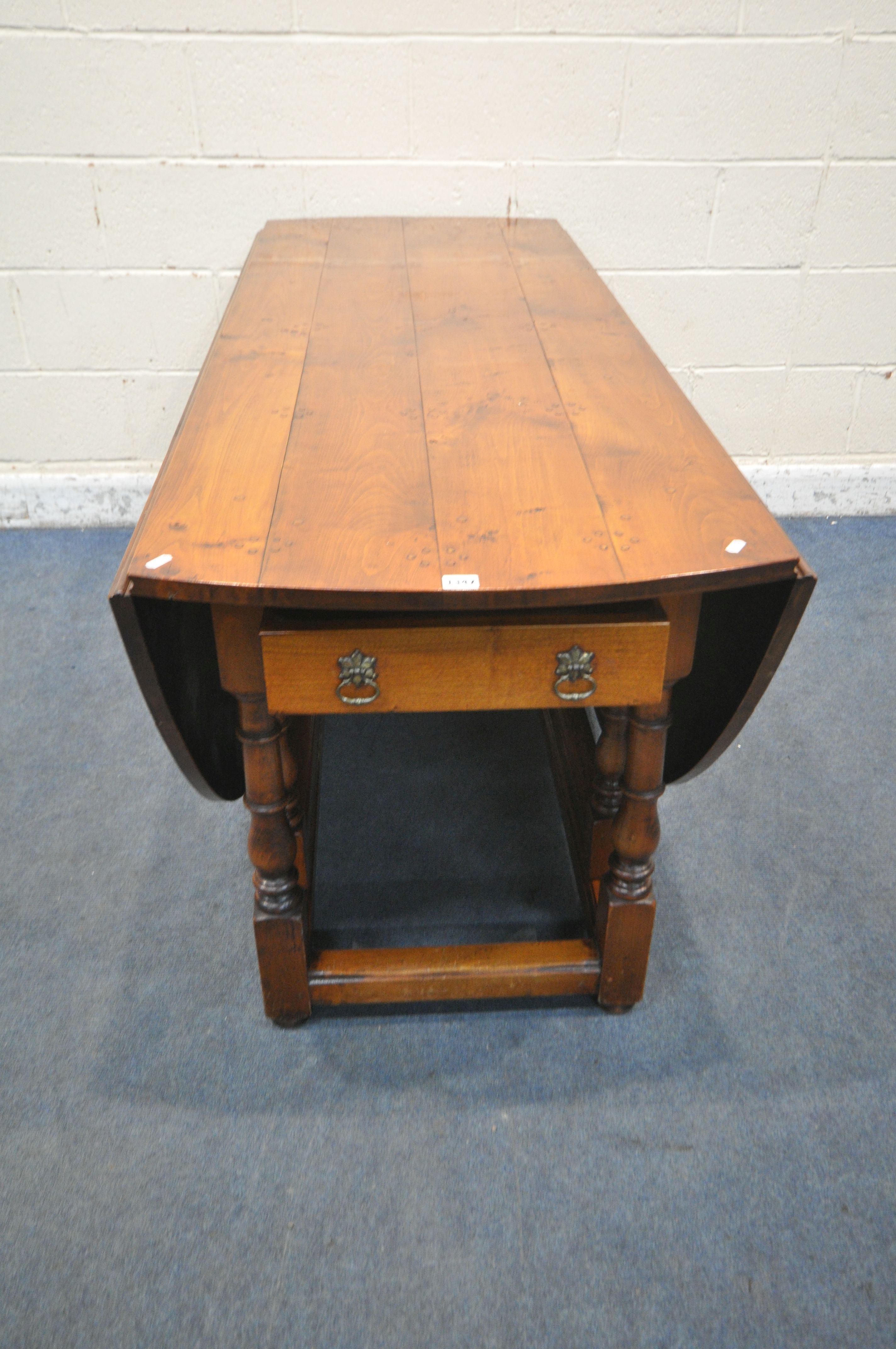 A GOOD QUALITY LARGE REPRODUCTION ELM DROP LEAF TABLE, with a single frieze drawer to each end, - Image 11 of 11