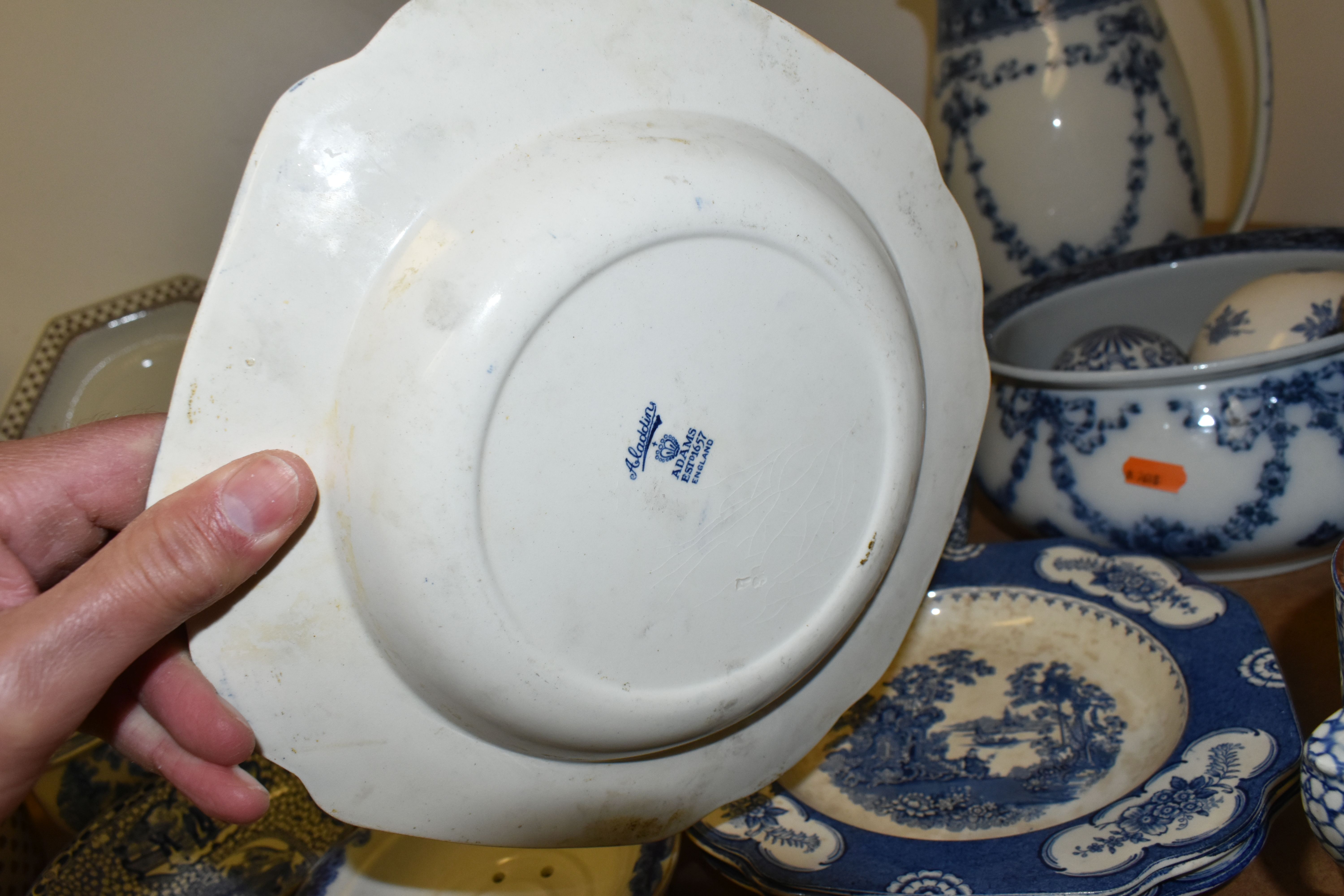 A LARGE QUANTITY OF 'ADAMS' IRONSTONE IN TRADITIONAL BLUE AND WHITE ORIENTAL DESIGNS AND A DINNER - Image 7 of 8