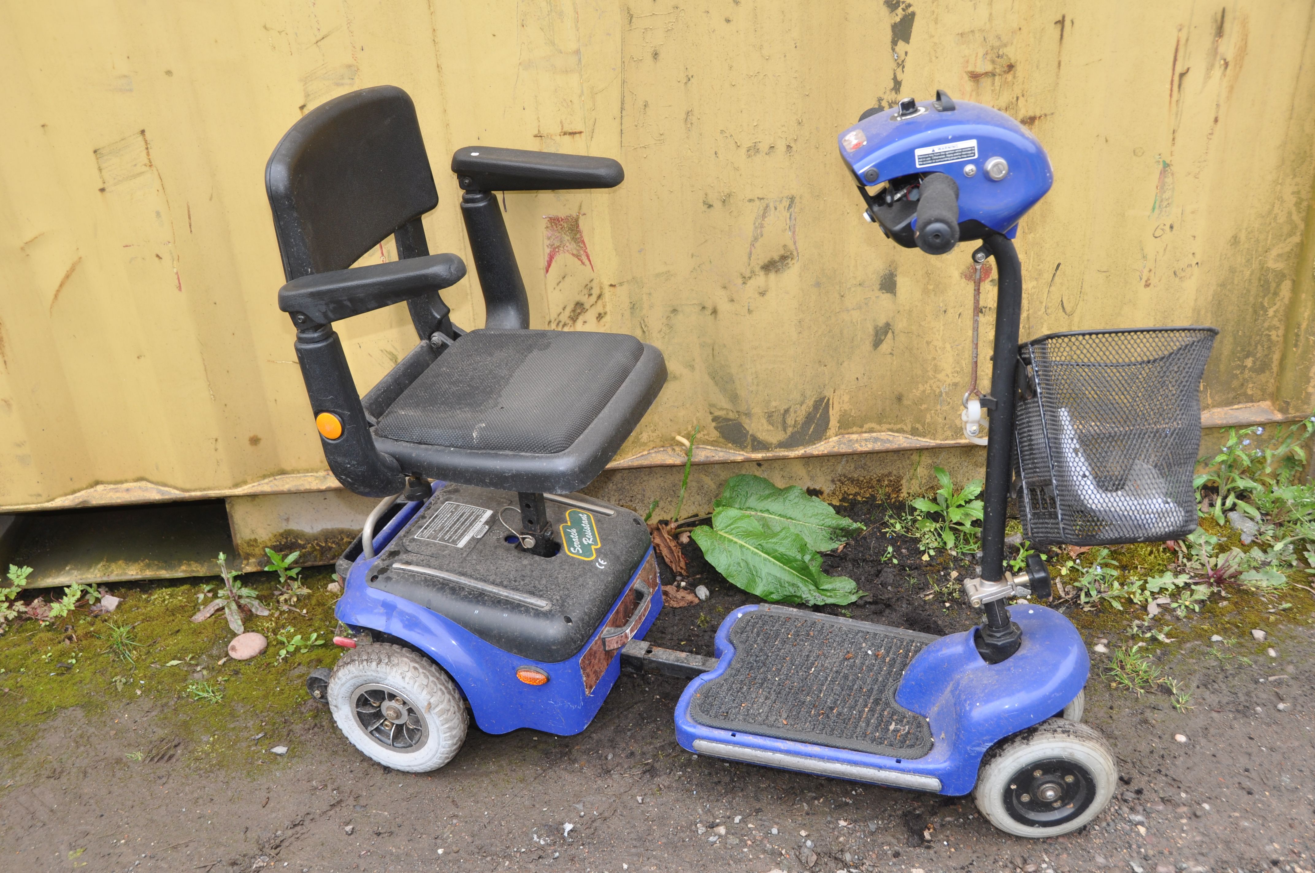 A ROMA WHISPER MOBILITY SCOOTER(spares or repairs)