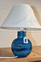 A SMALL VINTAGE ITALIAN BITOSSI CERAMIC TABLE LAMP, Rimini blue design, height of body 15.5cm (1) (