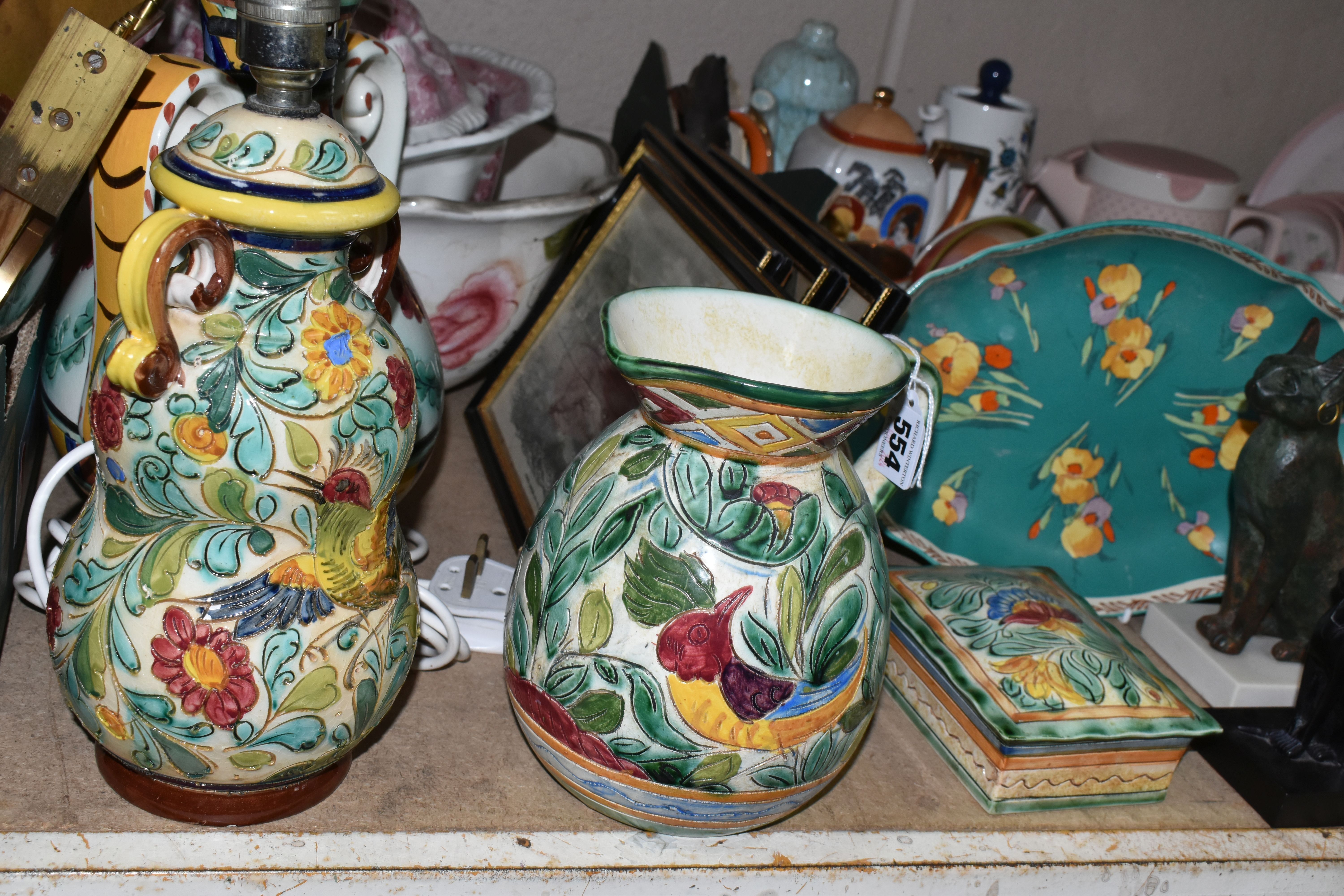 A BOX AND LOOSE CERAMICS AND SUNDRY ITEMS, to include an Italian table lamp, a Beswick jug and - Image 6 of 10