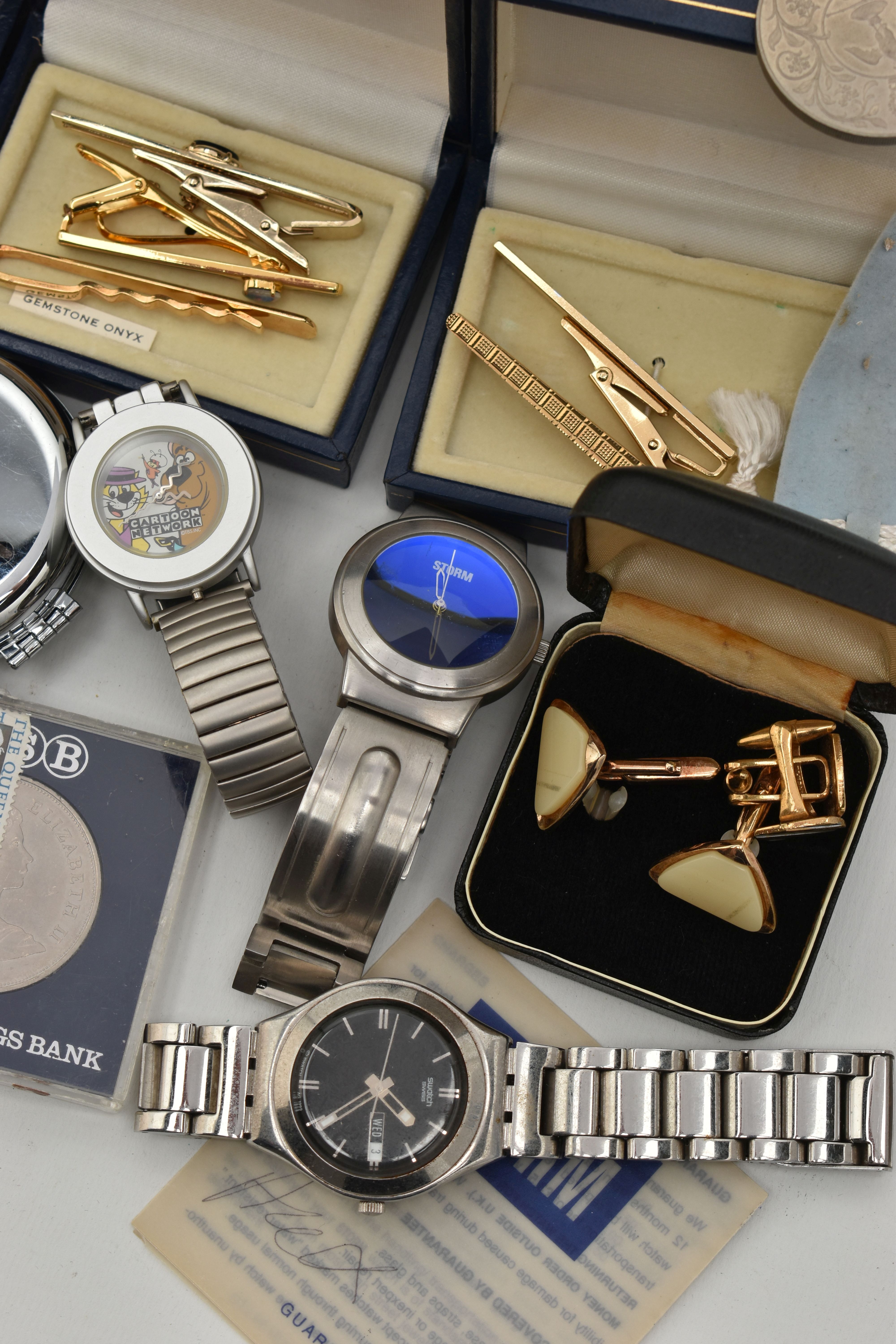 A BOX OF ASSORTED ITEMS, to include a selection of watches, names to include Swatch Irony, Swatch, - Image 3 of 5