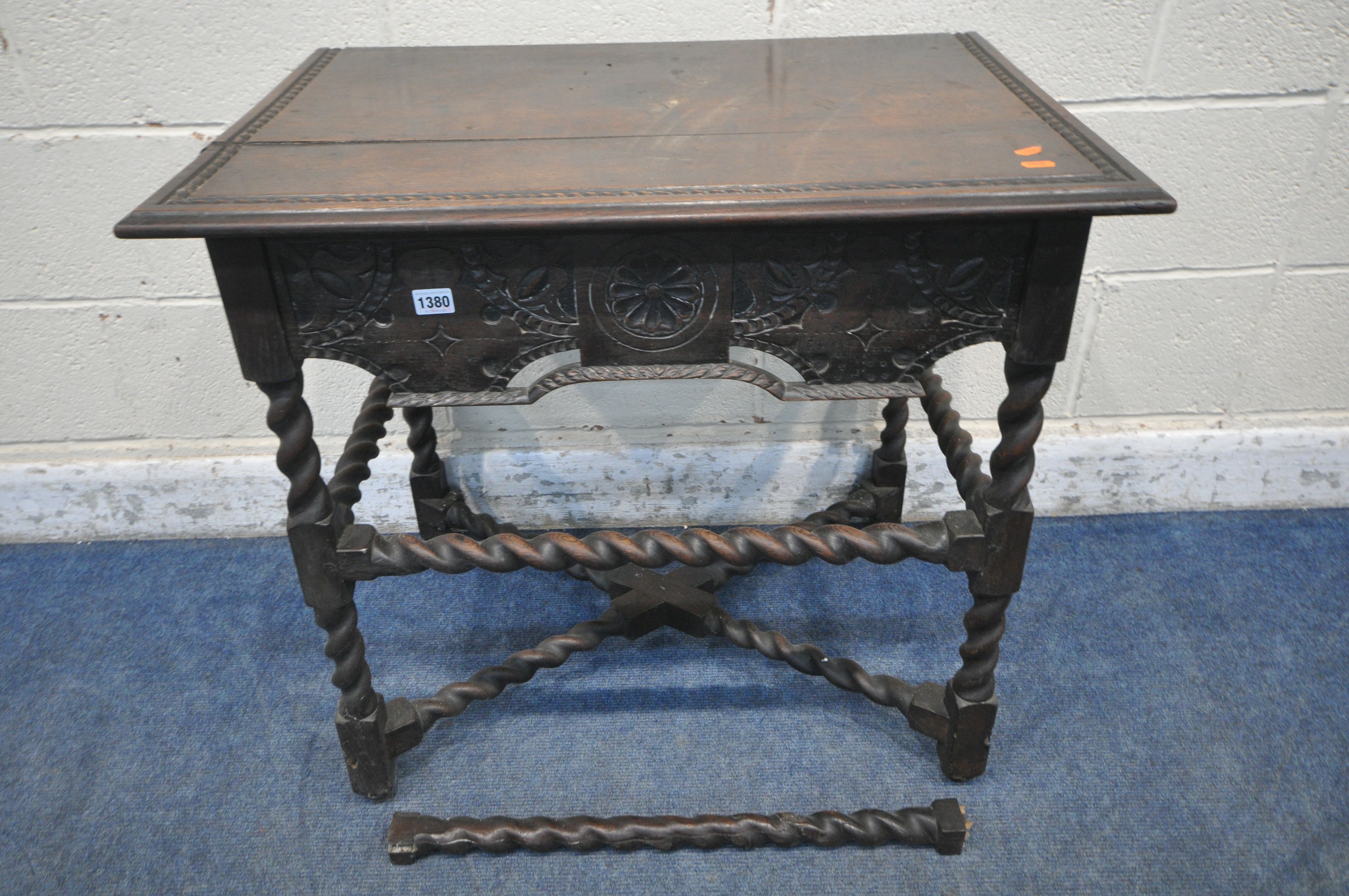 AN 18TH CENTURY CARVED OAK SIDE TABLE, the top edges with a rope edge, above a single frieze drawer, - Bild 2 aus 6