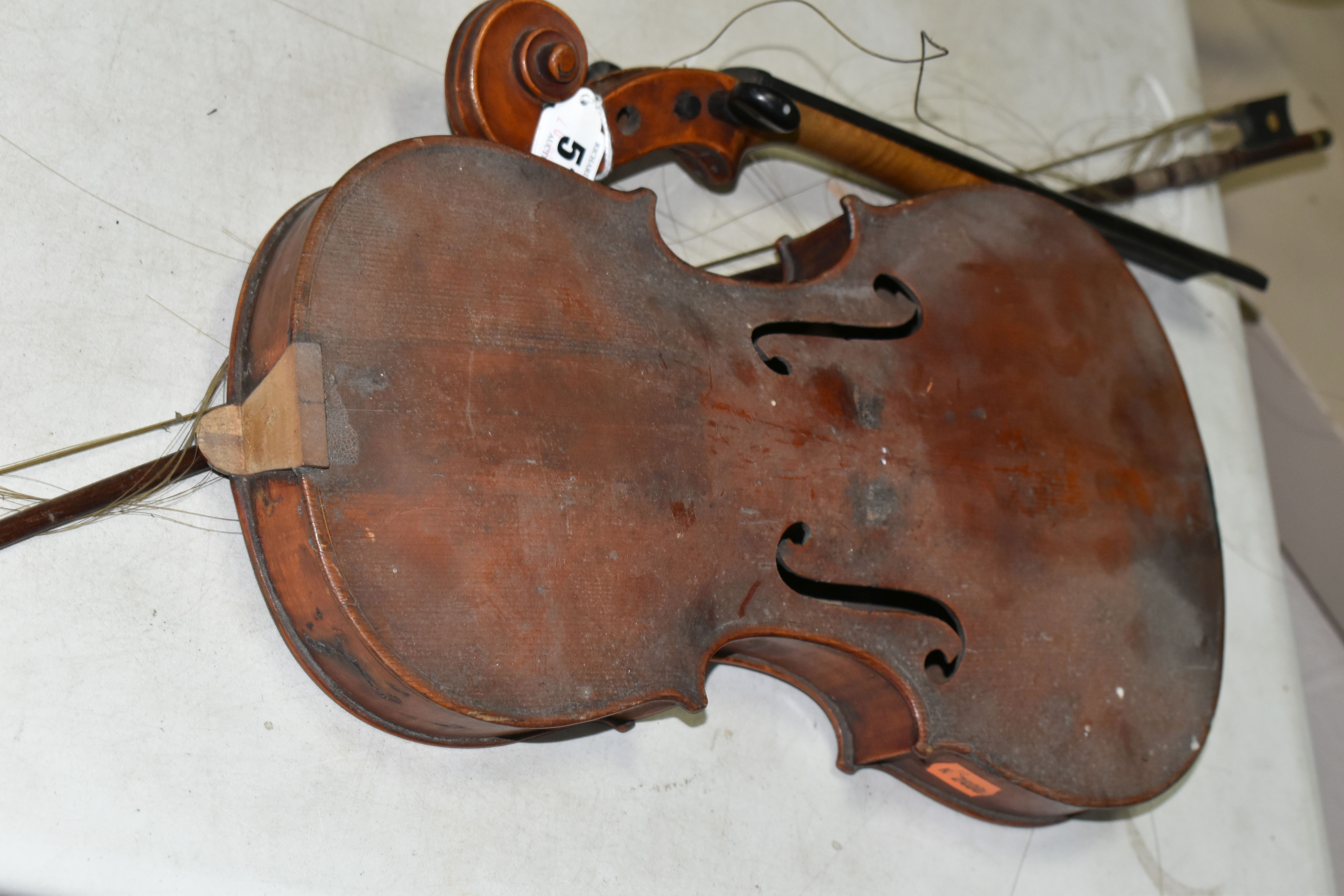 A VIOLIN IN NEED OF ATTENTION, two piece back, no visible maker's label but bears a label reading ' - Bild 4 aus 5