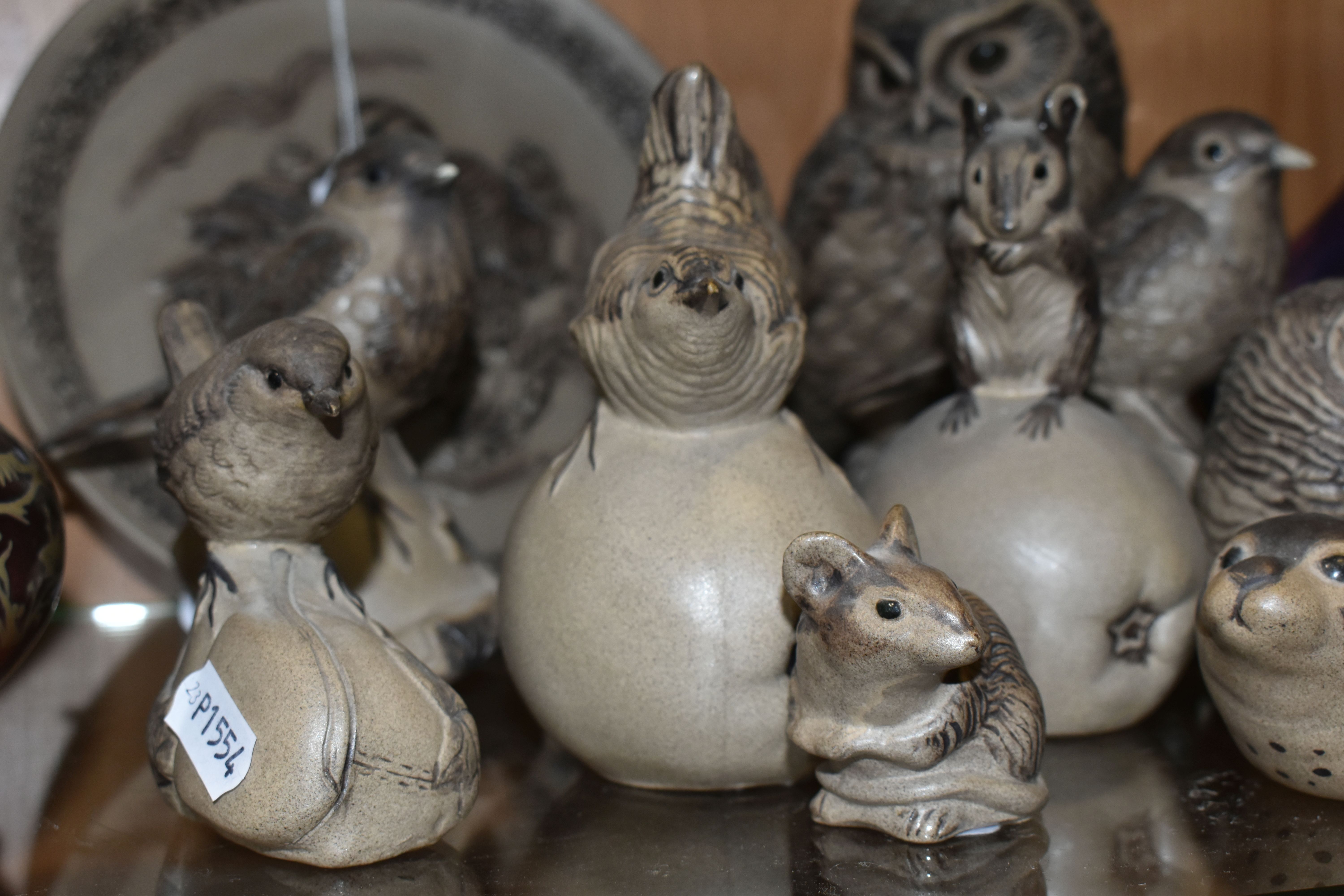 A COLLECTION OF POOLE POTTERY STONEWARE BIRDS AND ANIMALS, to include figures of owls, wrens, - Image 8 of 9