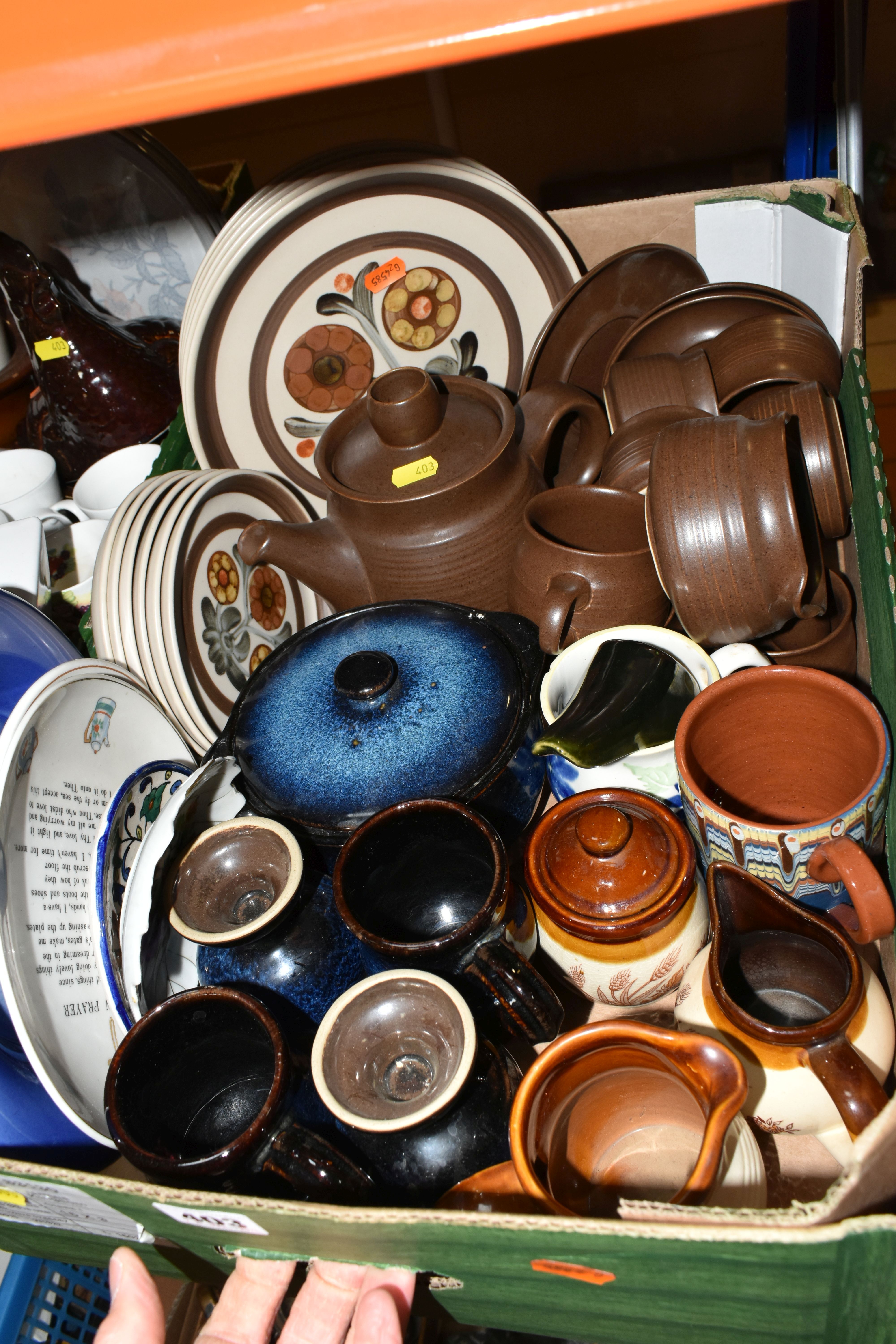 FIVE BOXES OF MIXED CERAMICS AND GLASSWARE INCLUDING VINTAGE TEST TUBES, A TORPEDO BOTTLE, a - Bild 5 aus 6