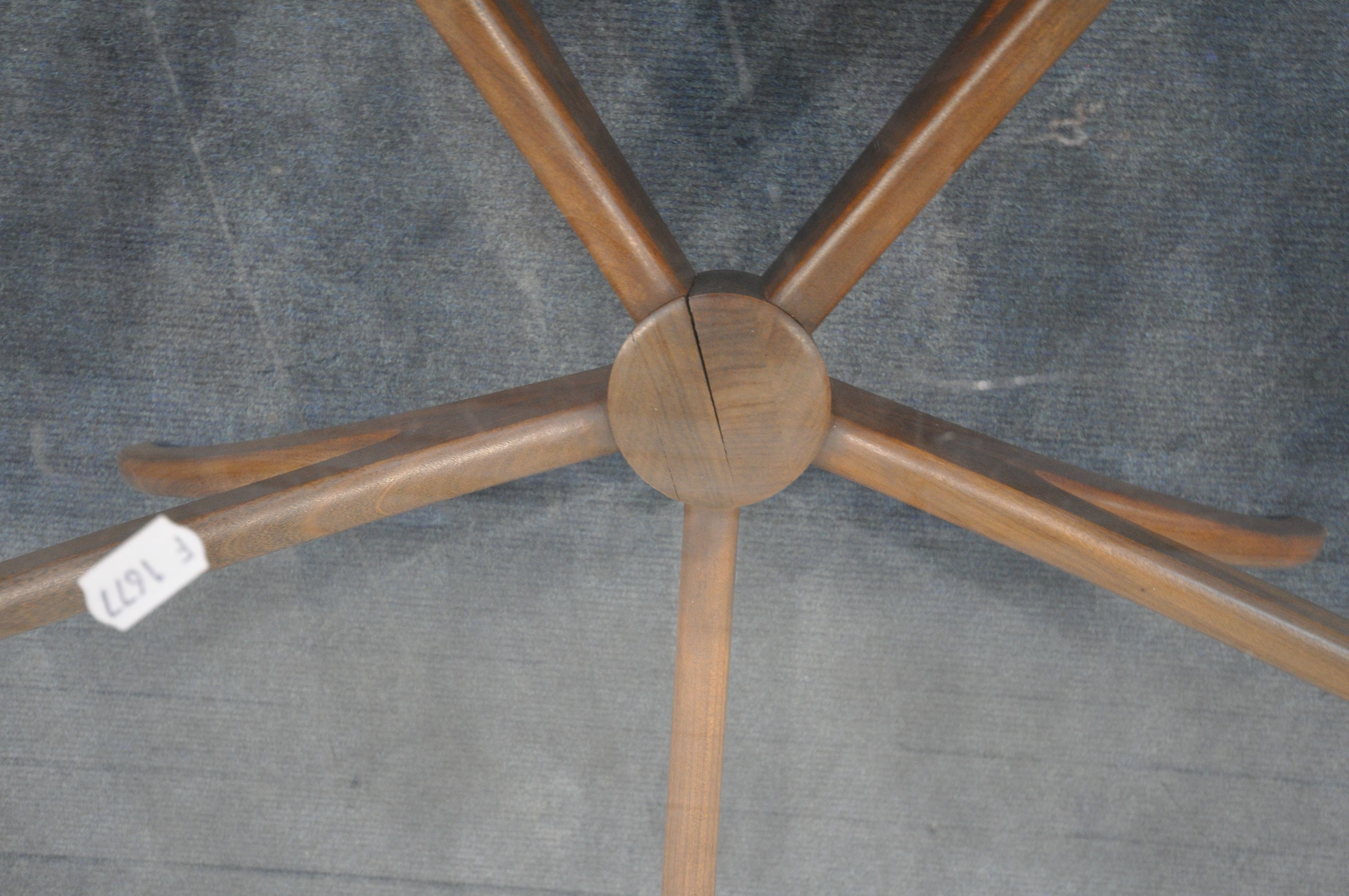 A MID CENTURY G PLAN ASTRO SPIDER COFFEE TABLE, with a glass insert, diameter 91cm x height 45cm ( - Image 4 of 5