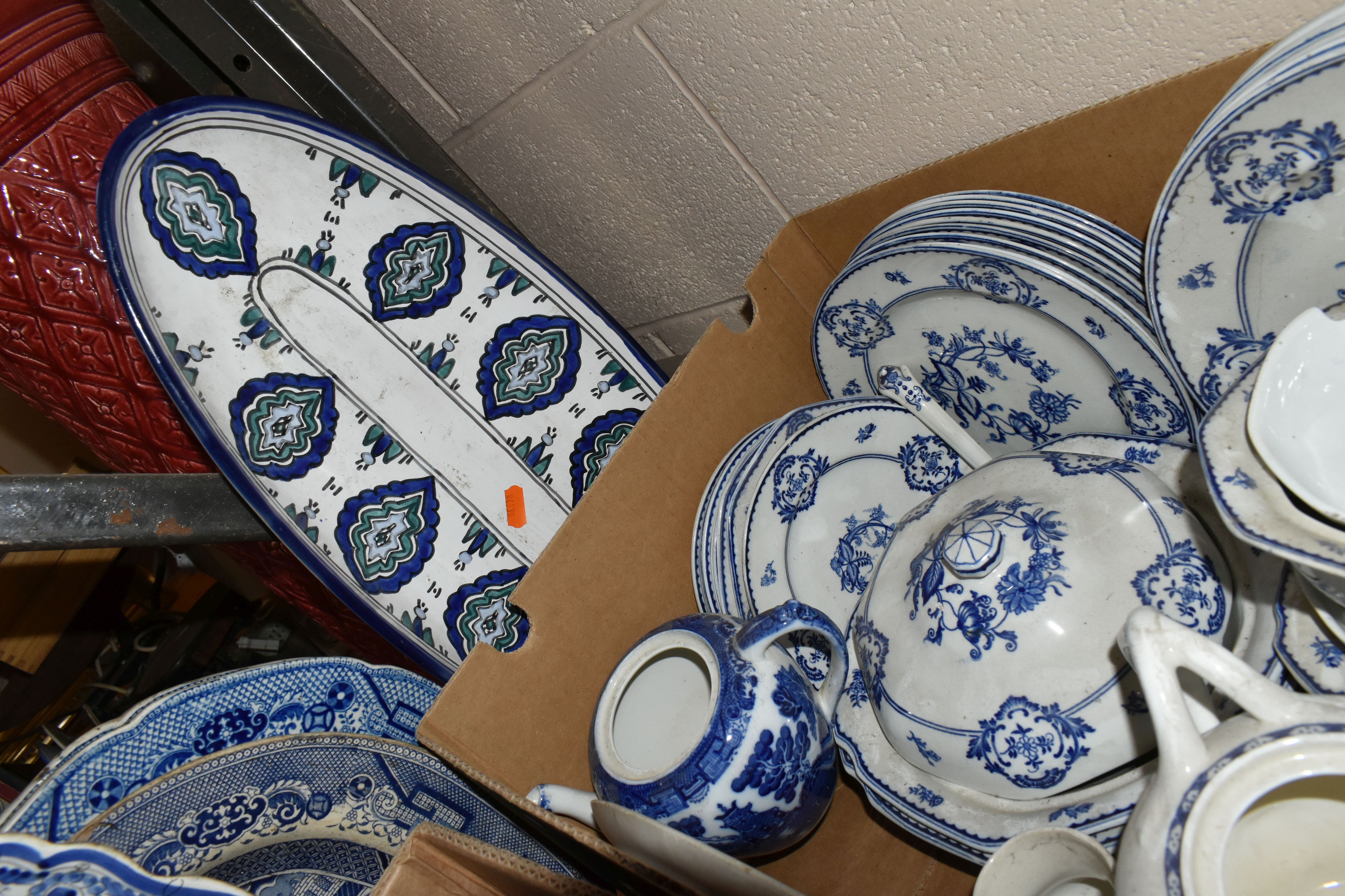 TWO BOXES AND LOOSE BLUE AND WHITE CERAMICS, to include a Minton Willow pattern biscuit barrel, a - Image 8 of 8