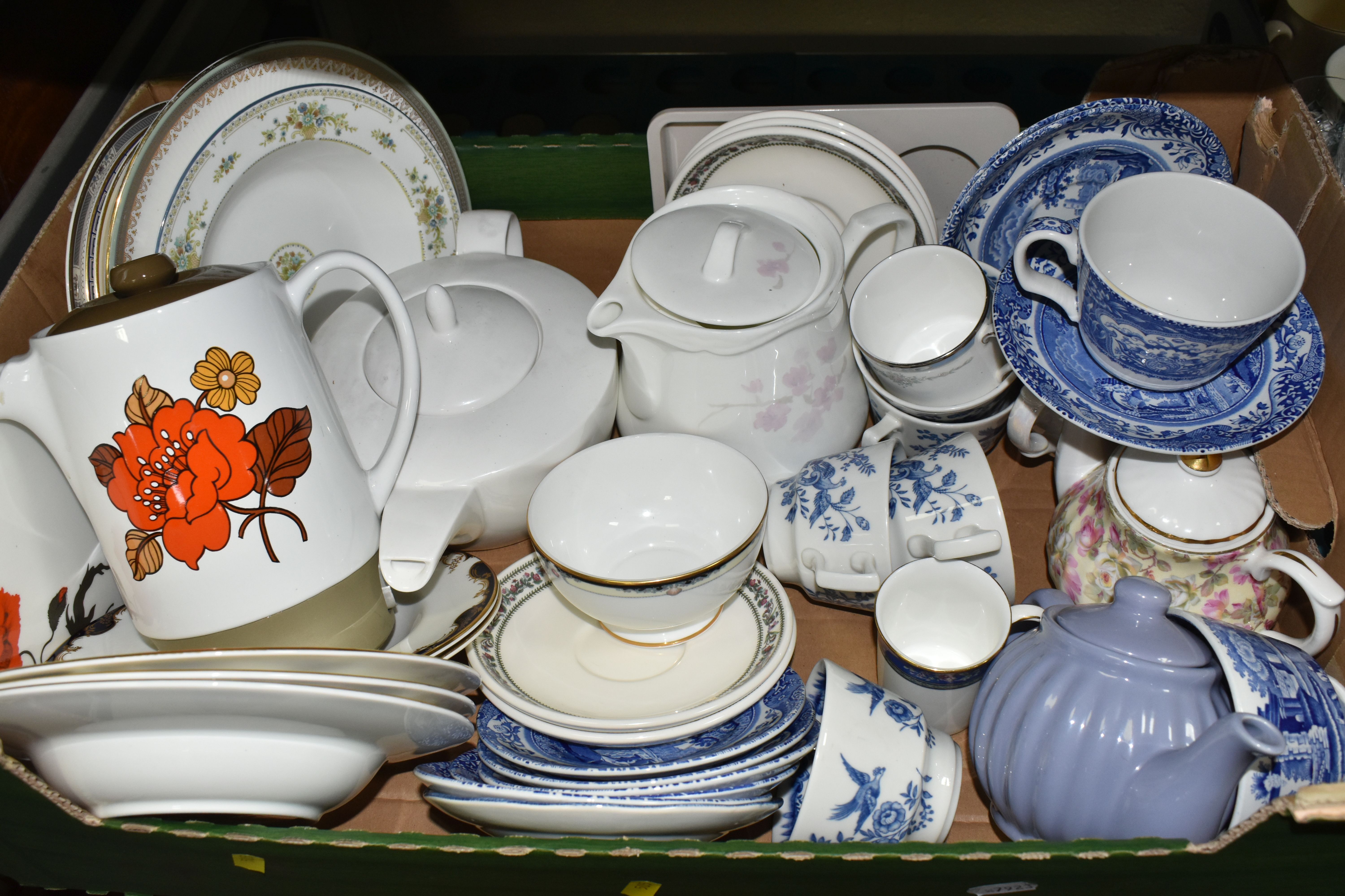 FOUR BOXES AND LOOSE CERAMICS AND GLASSWARE, to include a boxed Wedgwood for Russell Hobbs coffee - Image 8 of 9