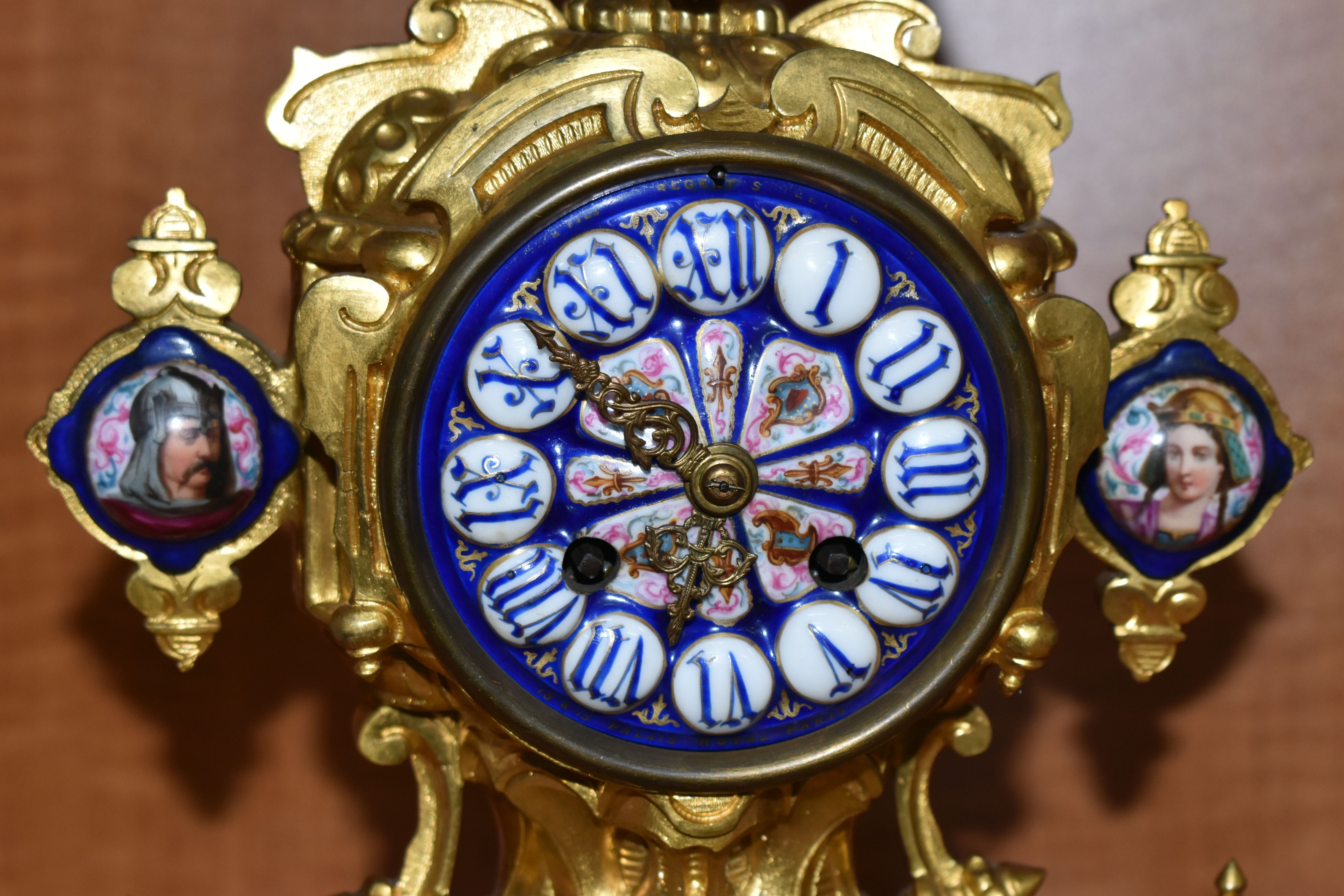 A LATE 19TH CENTURY GILT METAL AND PORCELAIN MOUNTED MANTEL CLOCK, the porcelain dial with Roman - Image 3 of 12