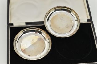 A CASED PAIR OF ELIZABETH II SILVER CIRCULAR PIN TRAYS, plain with hallmarks to the interior,