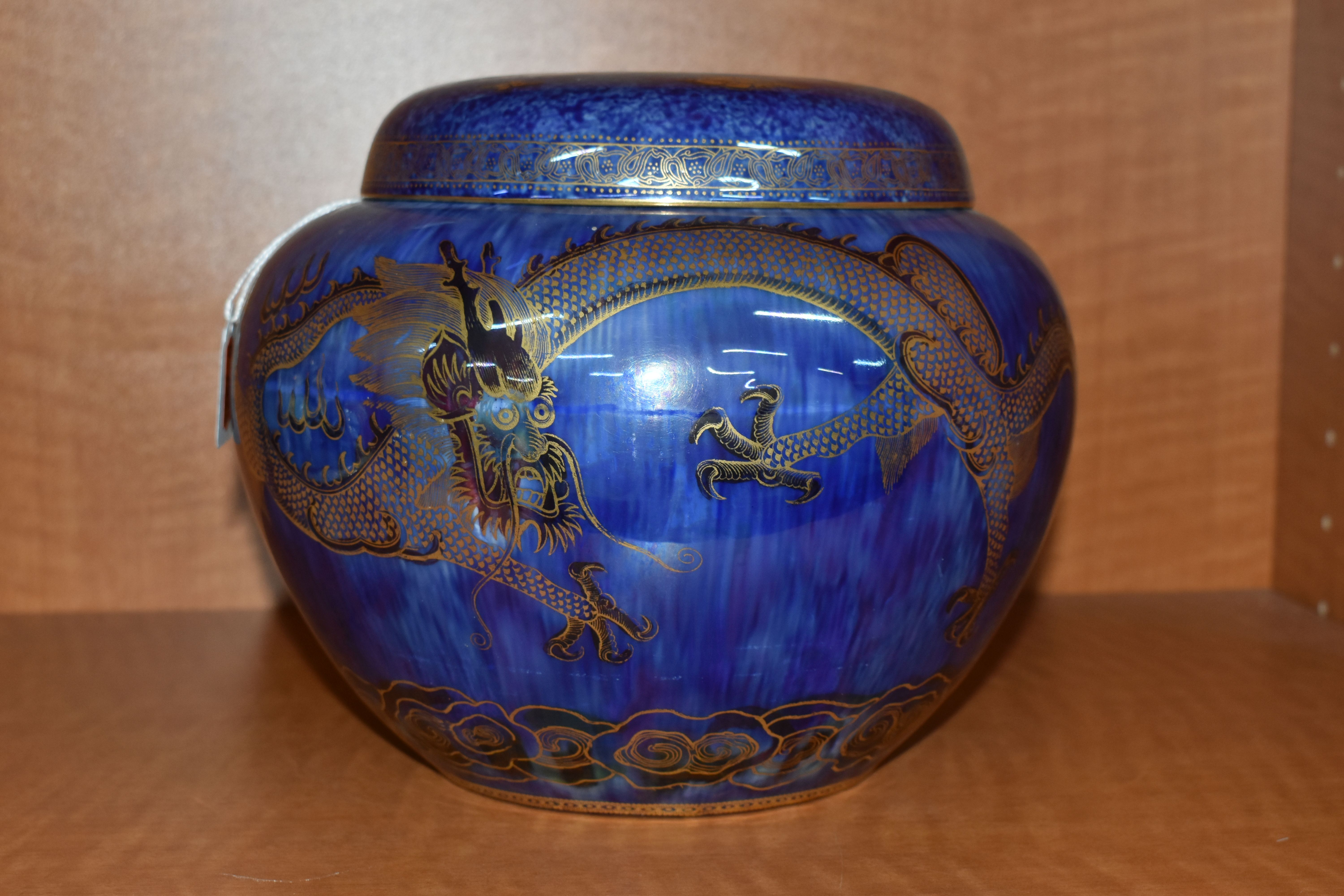 A WEDGWOOD DRAGON LUSTRE GINGER JAR AND COVER, pattern Z4829, the exterior with mottled blue - Image 3 of 9