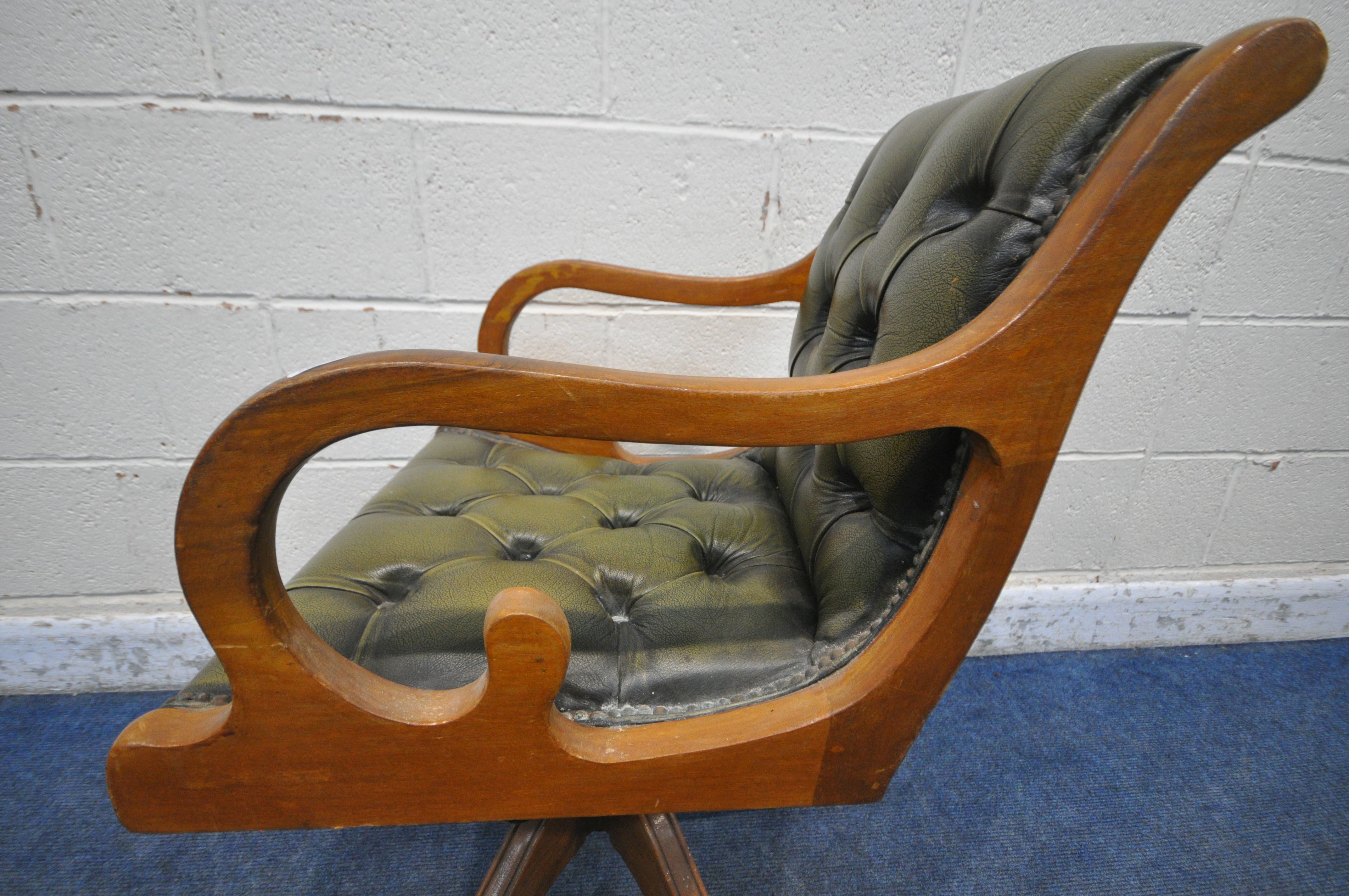 A 20TH CENTURY GREEN LEATHER BUTTONED OFFICE CHAIR (condition report: missing castor, surface marks, - Image 6 of 6