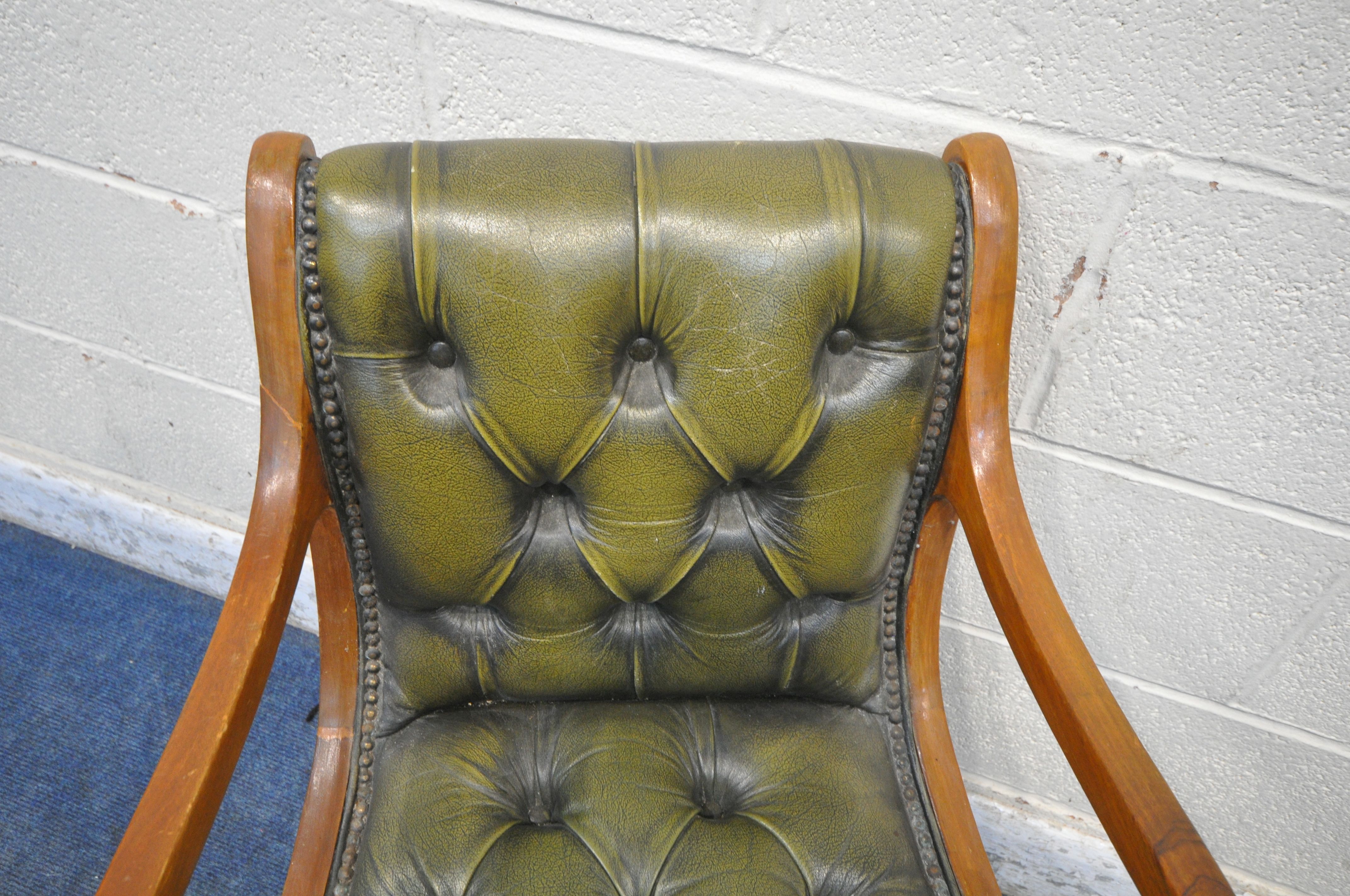 A 20TH CENTURY GREEN LEATHER BUTTONED OFFICE CHAIR (condition report: missing castor, surface marks, - Image 2 of 6