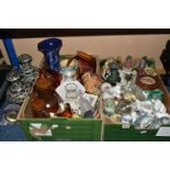 TWO BOXES AND A LOOSE QUANTITIES OF CERAMIC ORNAMENTS, TABLEWARE, AND GLASSWARE including a pair
