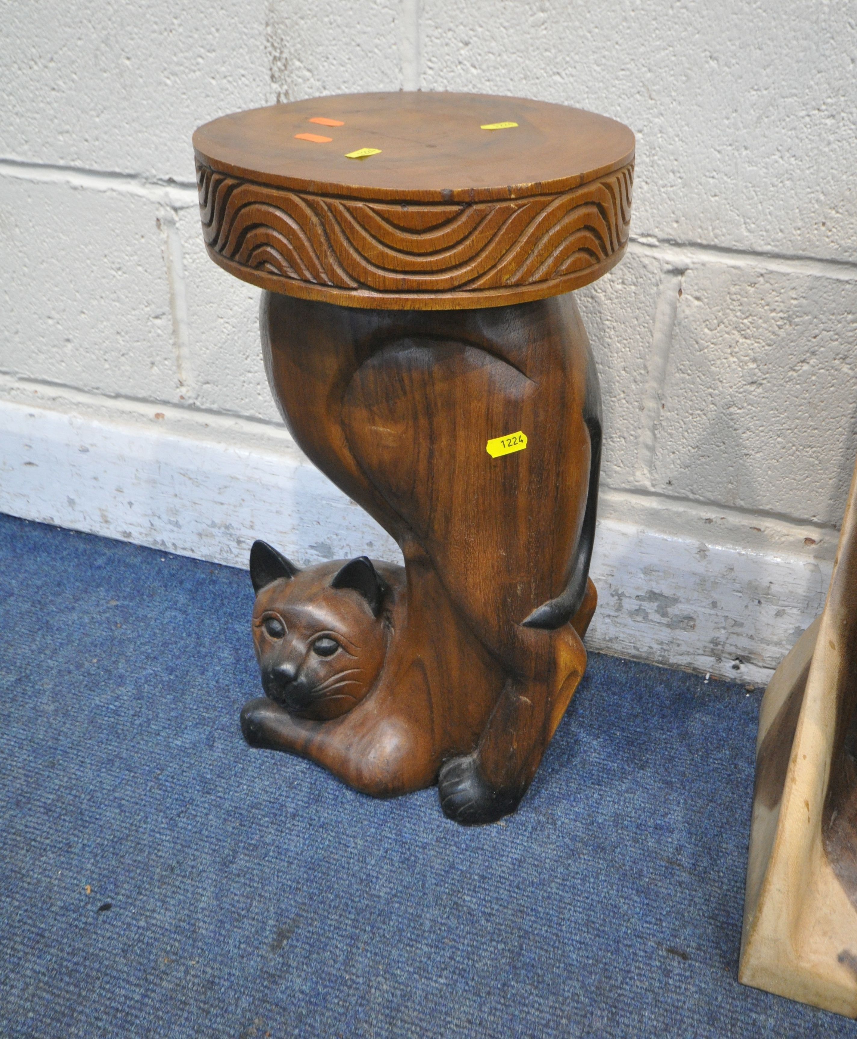 A PAIR OF HARDWOOD SPIRAL LAMP TABLES, 28cm squared x height 50cm, a lamp table in the form of a - Bild 3 aus 4