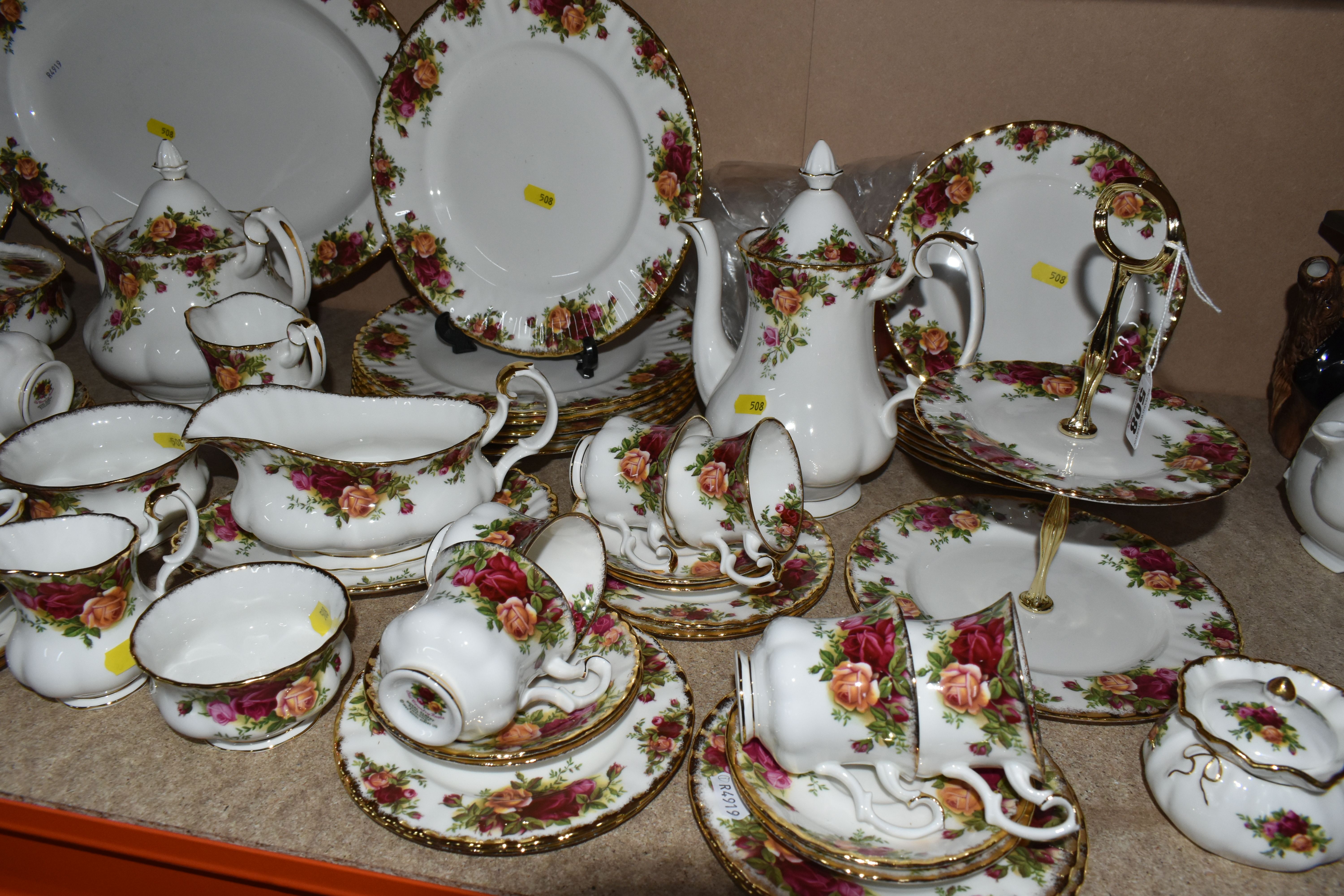 A ROYAL ALBERT 'OLD COUNTRY ROSES' DINNER SERVICE, comprising an oval meat platter, length 41.5cm, - Image 2 of 3