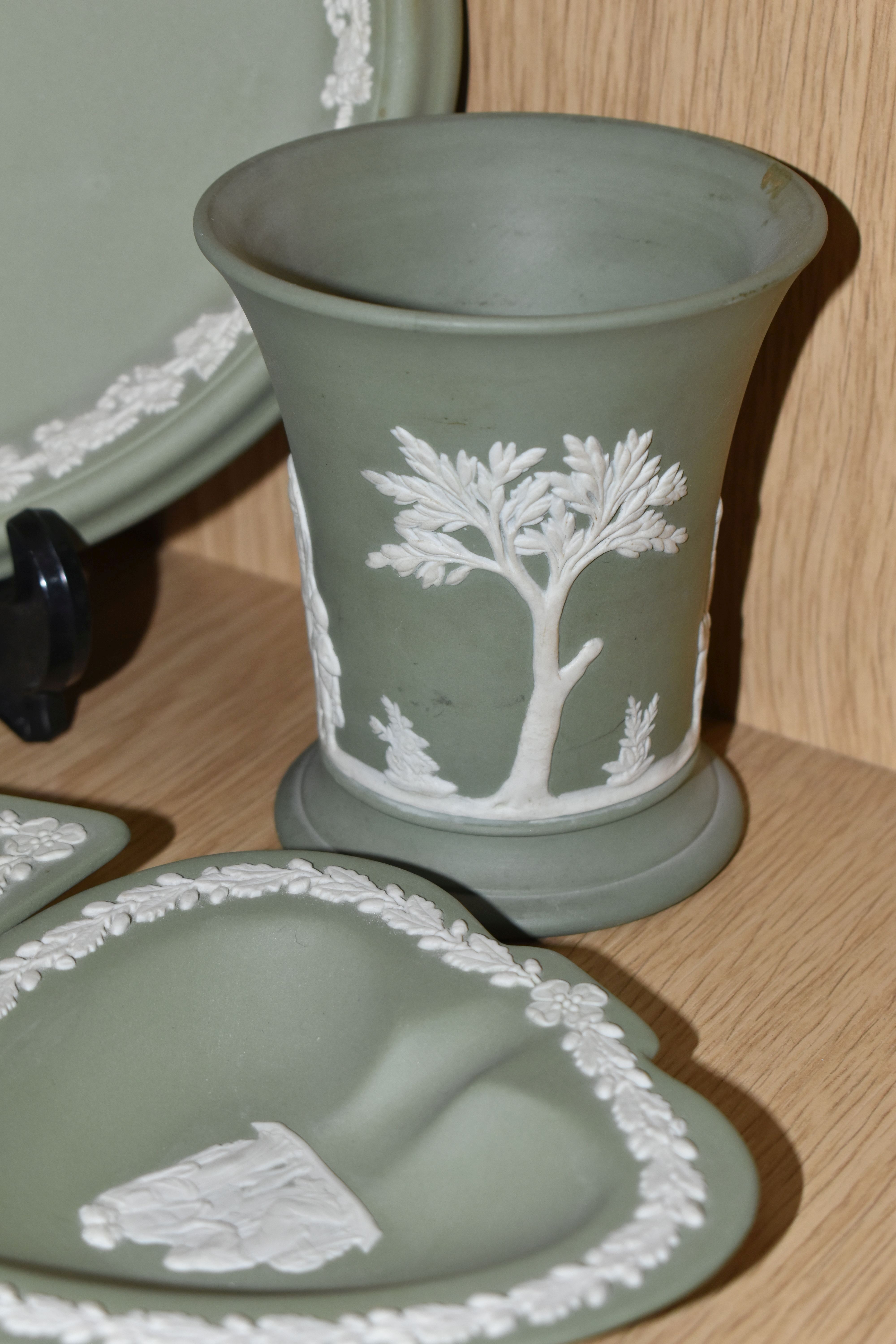 FIVE PIECES OF SAGE GREEN WEDGWOOD JASPERWARE, comprising a covered pot, an oval tray, a vase height - Image 2 of 5