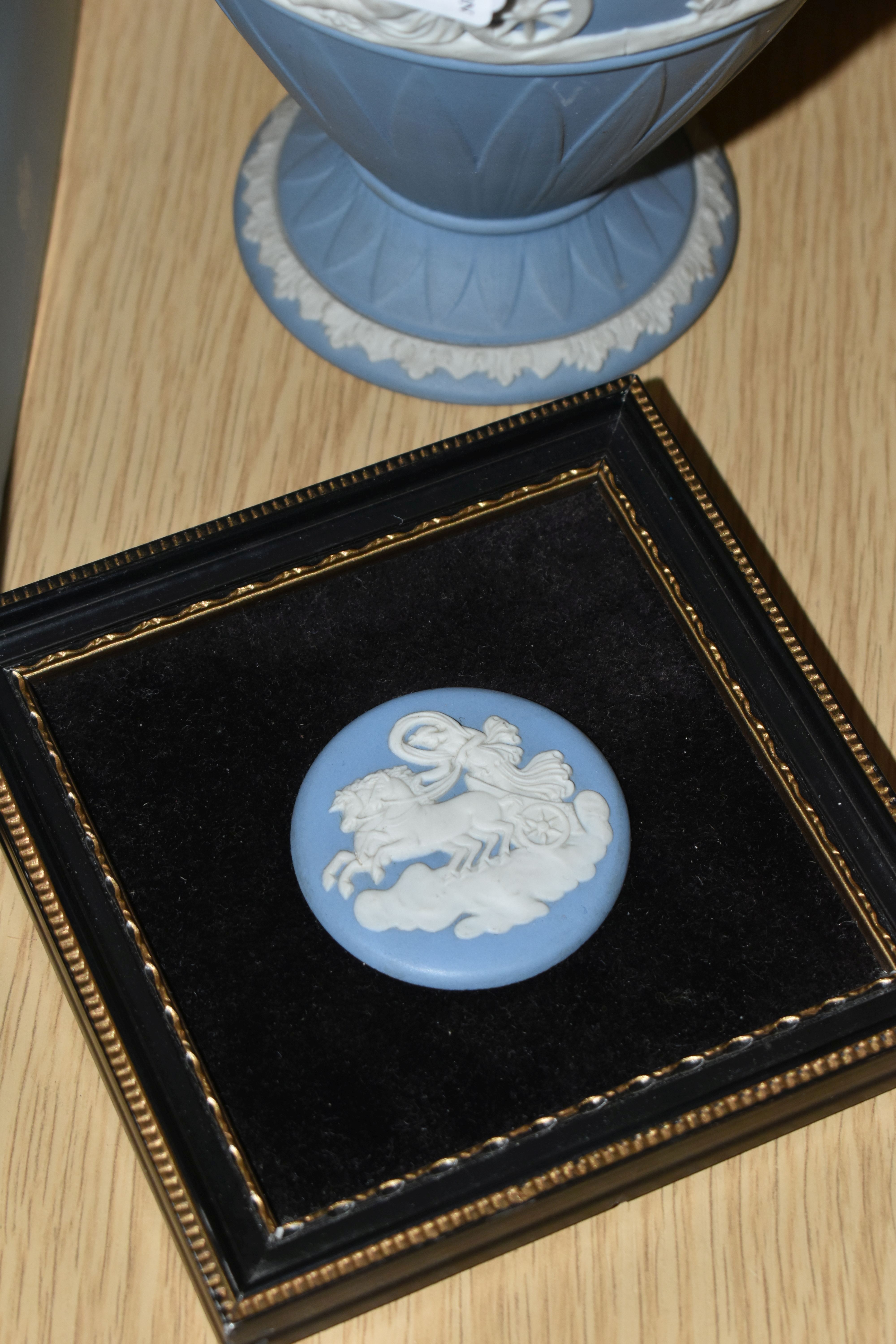 A GROUP OF WEDGWOOD BLUE JASPERWARE, comprising two boxed Christmas baubles, a framed plaque and a - Image 2 of 5