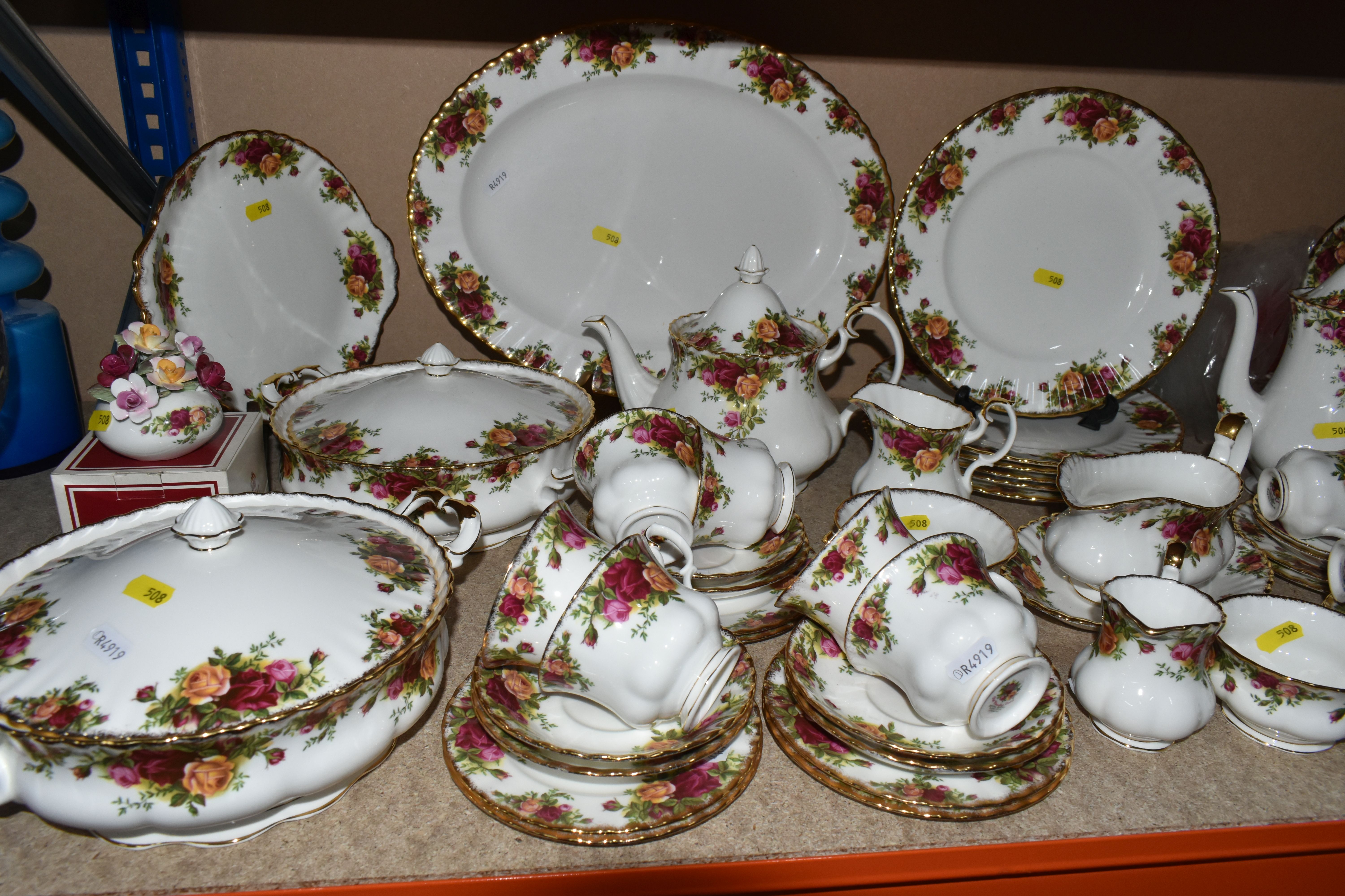 A ROYAL ALBERT 'OLD COUNTRY ROSES' DINNER SERVICE, comprising an oval meat platter, length 41.5cm,