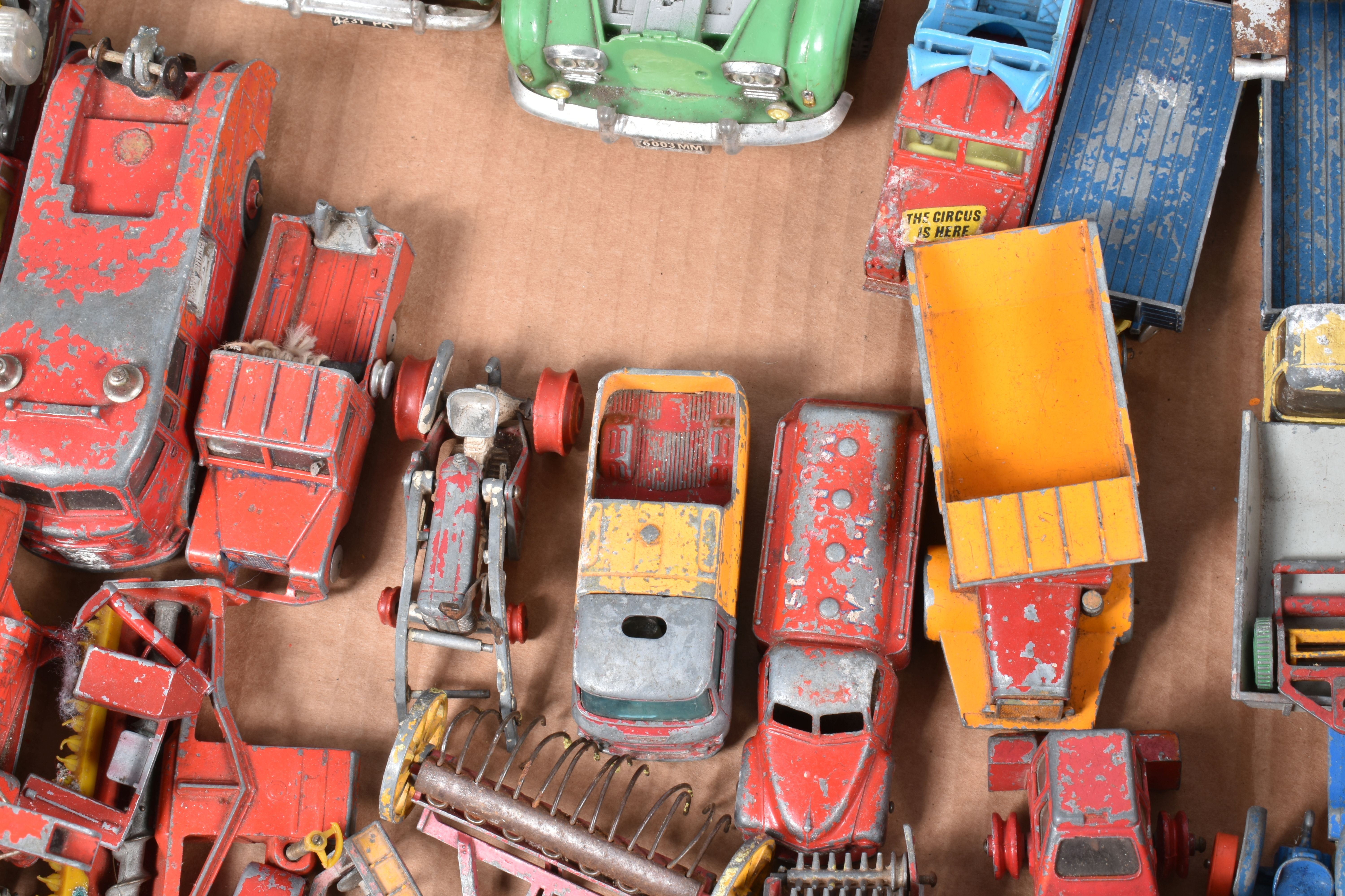 A QUANTITY OF UNBOXED AND ASSORTED PLAYWORN DIECAST VEHICLES, to include Corgi, including Austin - Image 6 of 12