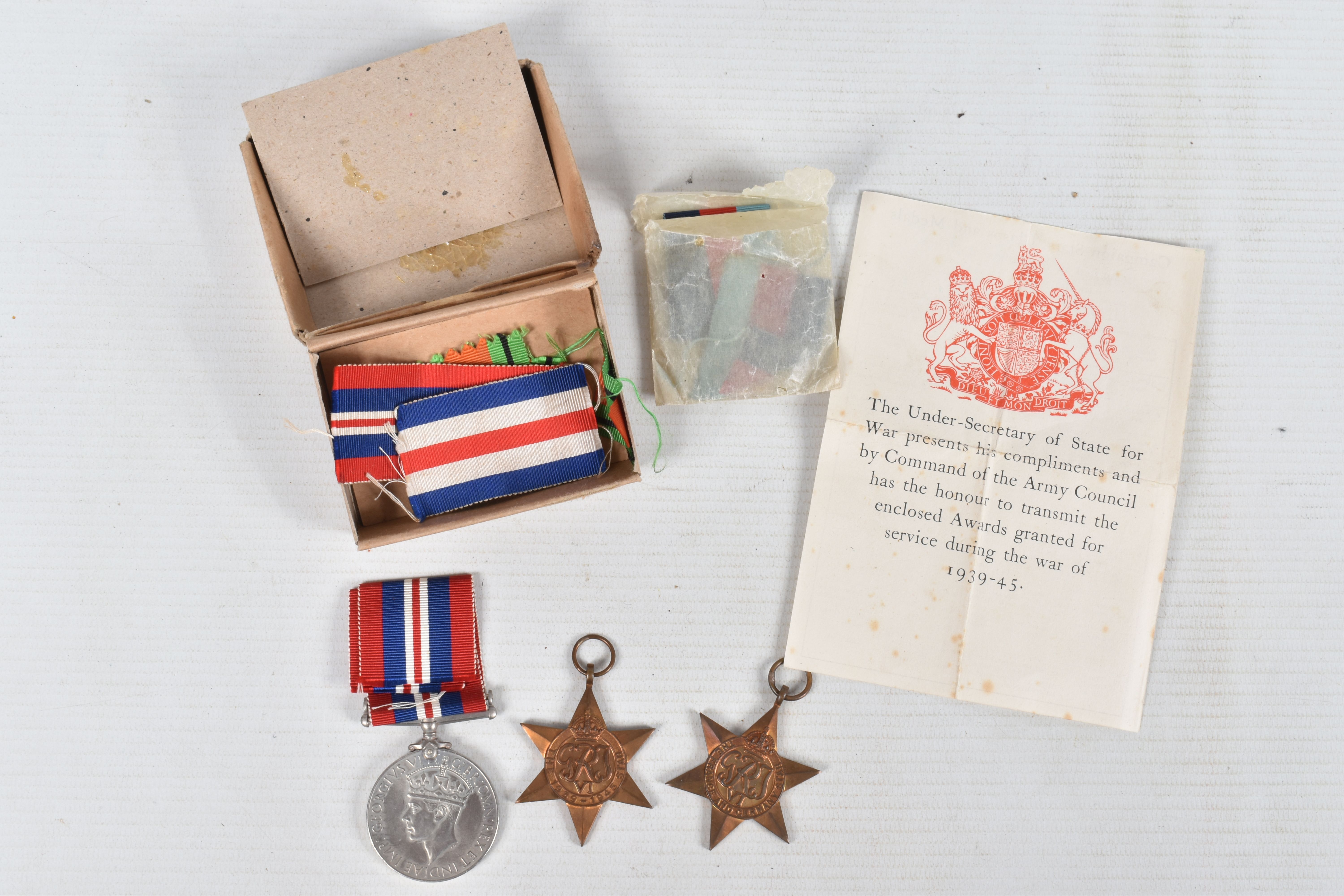 A WOODEN BOX CONTAINING TWO SETS OF WWII MEDALS, cap badges, formation patches and other military - Image 12 of 22