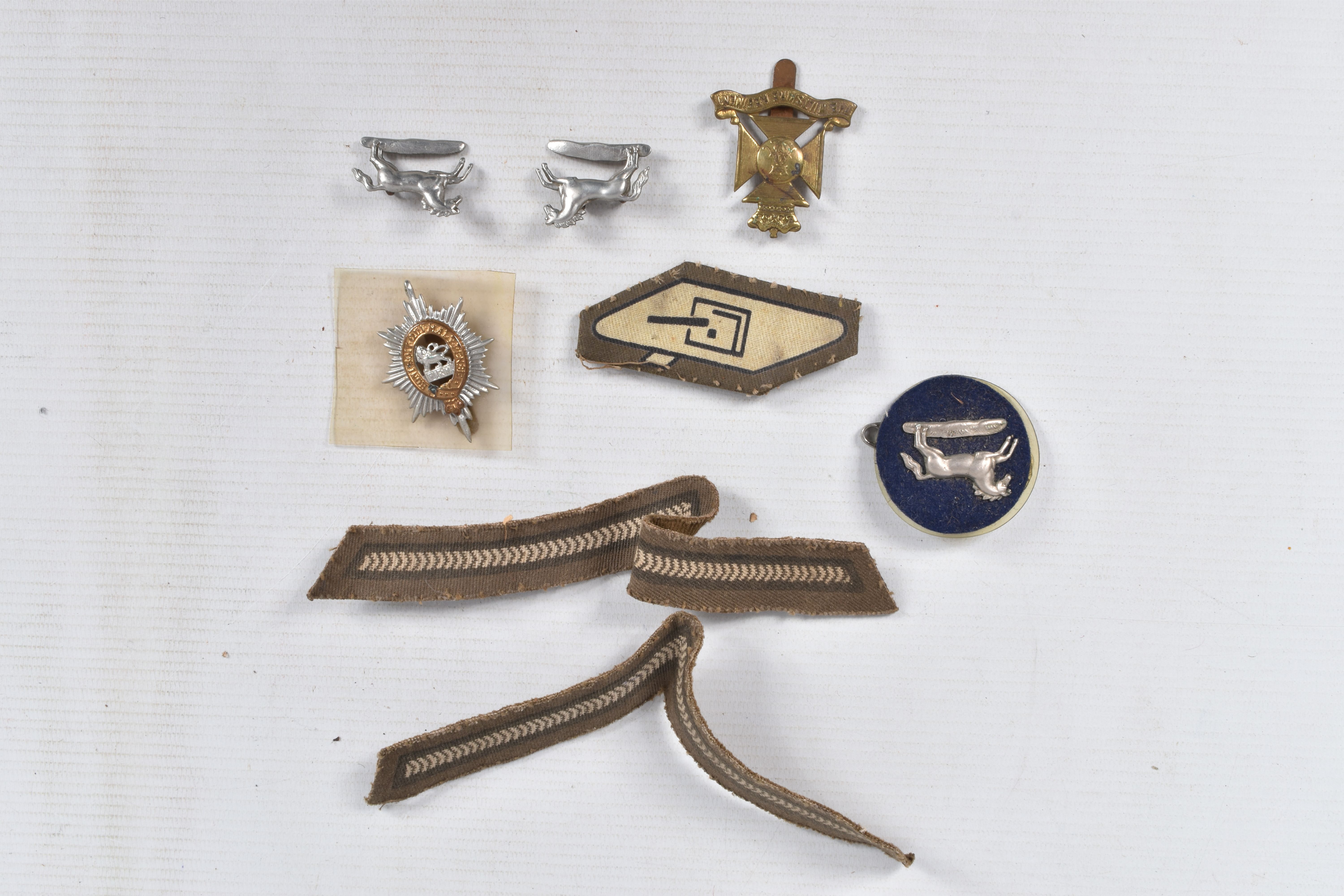 A WOODEN BOX CONTAINING TWO SETS OF WWII MEDALS, cap badges, formation patches and other military - Image 8 of 22