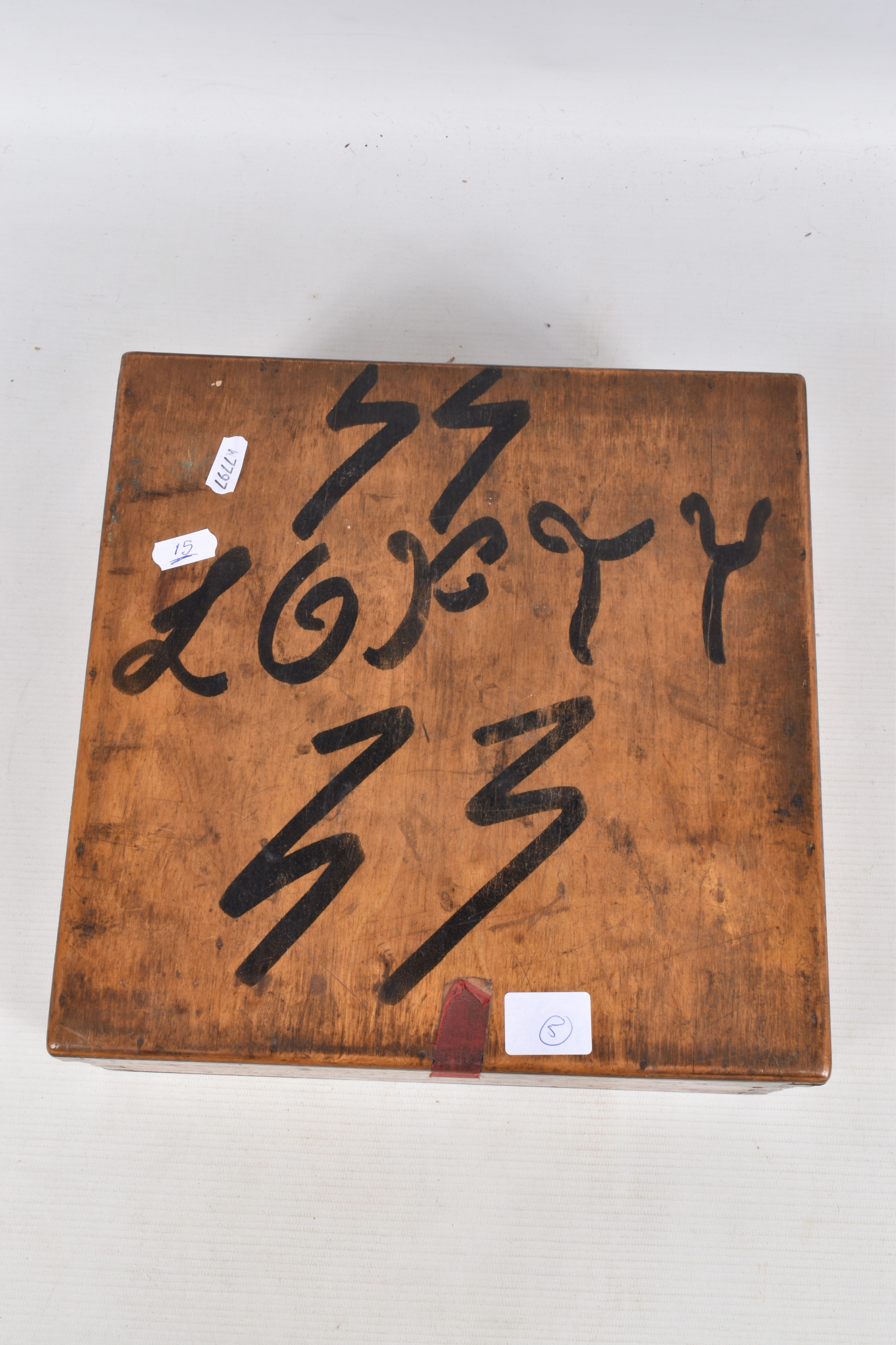 A WOODEN BOX CONTAINING TWO SETS OF WWII MEDALS, cap badges, formation patches and other military - Image 22 of 22
