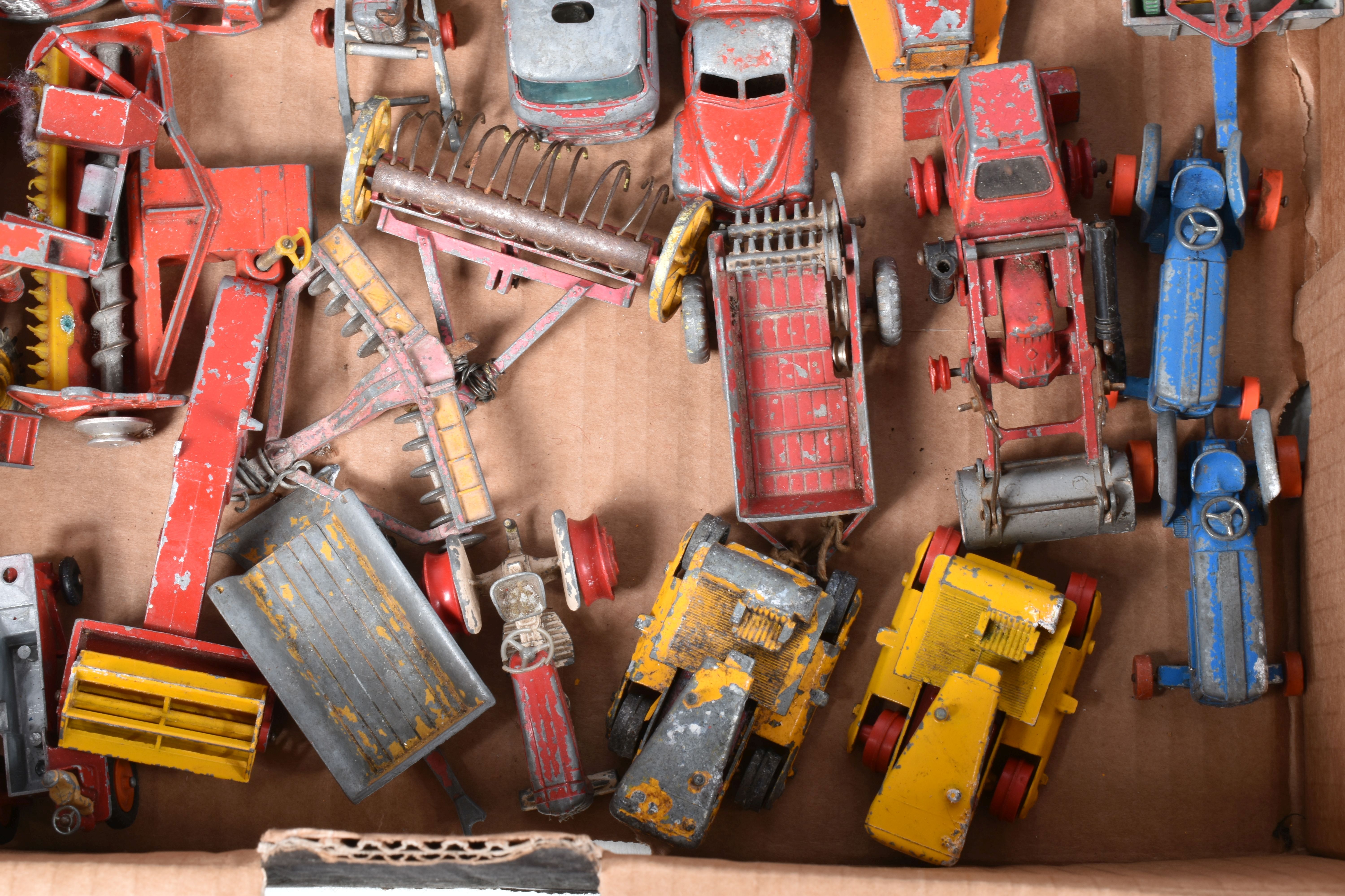 A QUANTITY OF UNBOXED AND ASSORTED PLAYWORN DIECAST VEHICLES, to include Corgi, including Austin - Image 5 of 12