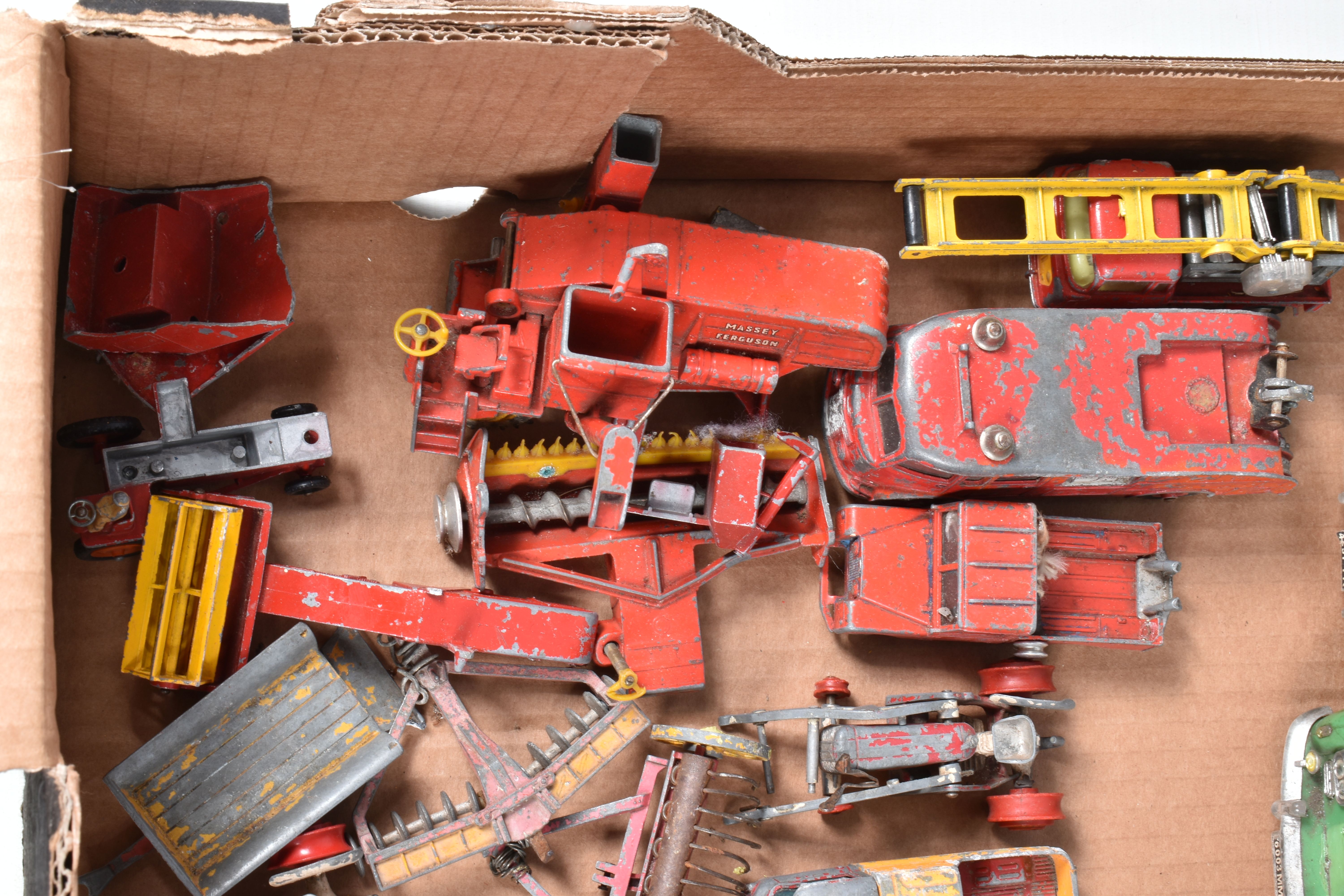 A QUANTITY OF UNBOXED AND ASSORTED PLAYWORN DIECAST VEHICLES, to include Corgi, including Austin - Image 4 of 12