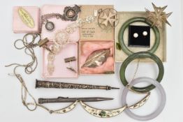 A SELECTION OF WHITE METAL JEWELLERY AND ITEMS, to include a silver 'B'Ham & Dist AM: Football