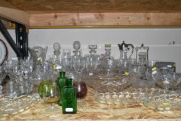 A QUANTITY OF ASSORTED GLASSWARE AND AN ART GLASS DUCK to include a two green 'poison' bottles