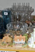 A GROUP OF MID TWENTIETH CENTURY GLASSWARE AND COLLECTABLE COTTAGES, comprising a Simon Gate for