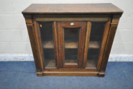 AN EARLY 20TH CENTURY MAHOGANY CABINET with a single glazed door, flanked by two glass panes, that's