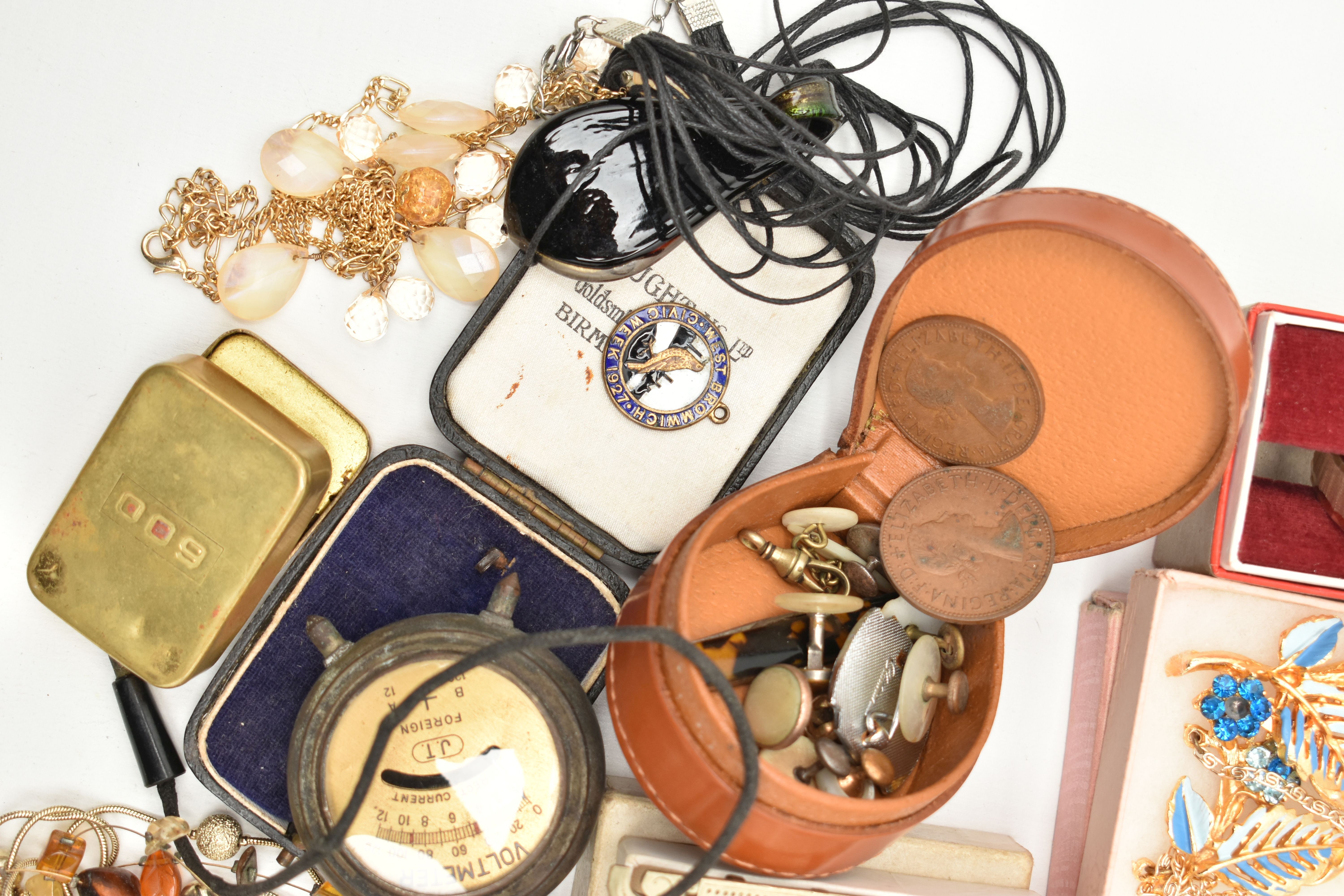 A SMALL BOX OF ITEMS, to include an AF manual wind (missing crown) 'LIP' pocket watch, a boxed - Image 5 of 5