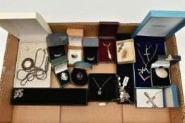 A BOX OF SILVER AND WHITE METAL JEWELLERY, to include a boxed 1977 silver jubilee commemorative