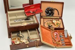 A BOX OF ASSORTED COSTUME JEWELLERY, to include a 'Monet' necklace, a 'Monet' bracelet, an '