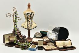 A BOX OF EMPTY BOXES AND JEWELLERY STANDS, to include a silver shield brooch, hallmarked Birmingham,