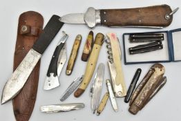 A BAG OF ASSORTED POCKET, FRUIT AND TWO KNIVES, to include eight fruit knives, two with mother of