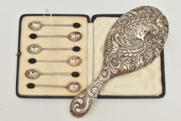 A SET OF MAPPIN & WEBB SILVER COFFEE SPOONS AND A HAND HELD MIRROR, the cased set of coffee spoons