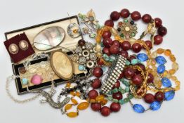 A BAG OF ASSORTED COSTUME JEWELLERY, to include a white metal marcasite lizard brooch, a faceted red