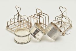 A SMALL PARCEL OF 20TH CENTURY SILVER, comprising a small pair of late Victorian five bar toast