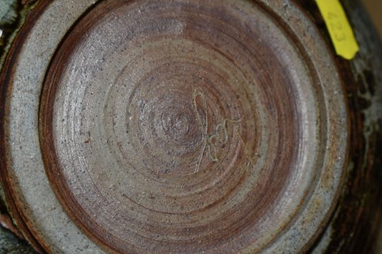 TWO STUDIO POTTERY BOWLS, comprising a bowl by Alan Ward having a ribbed body with repeat pattern - Image 6 of 7