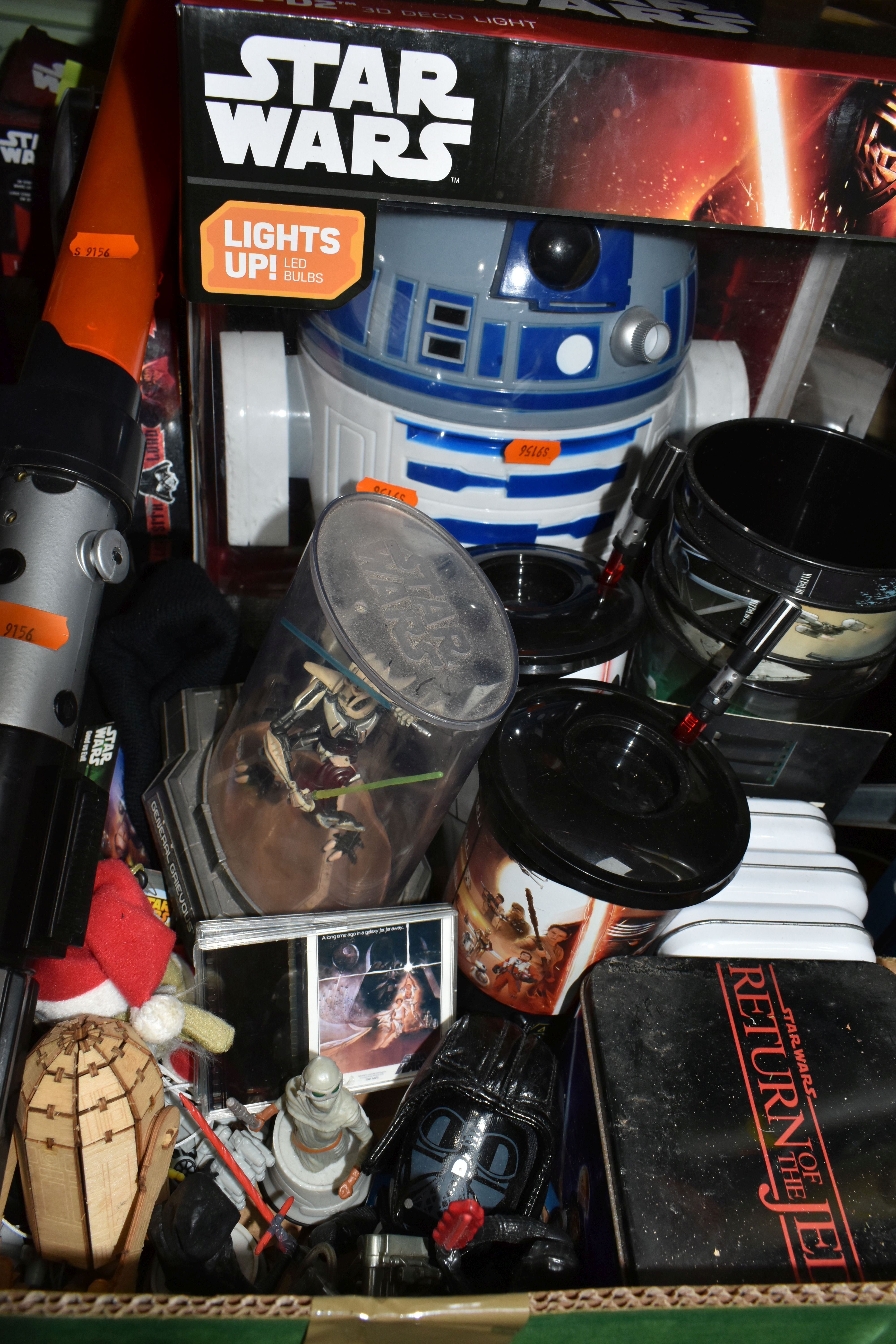 A BOX AND LOOSE 'STAR WARS' COLLECTABLES, to include two Master Replicas light up lightsabers with - Image 2 of 8