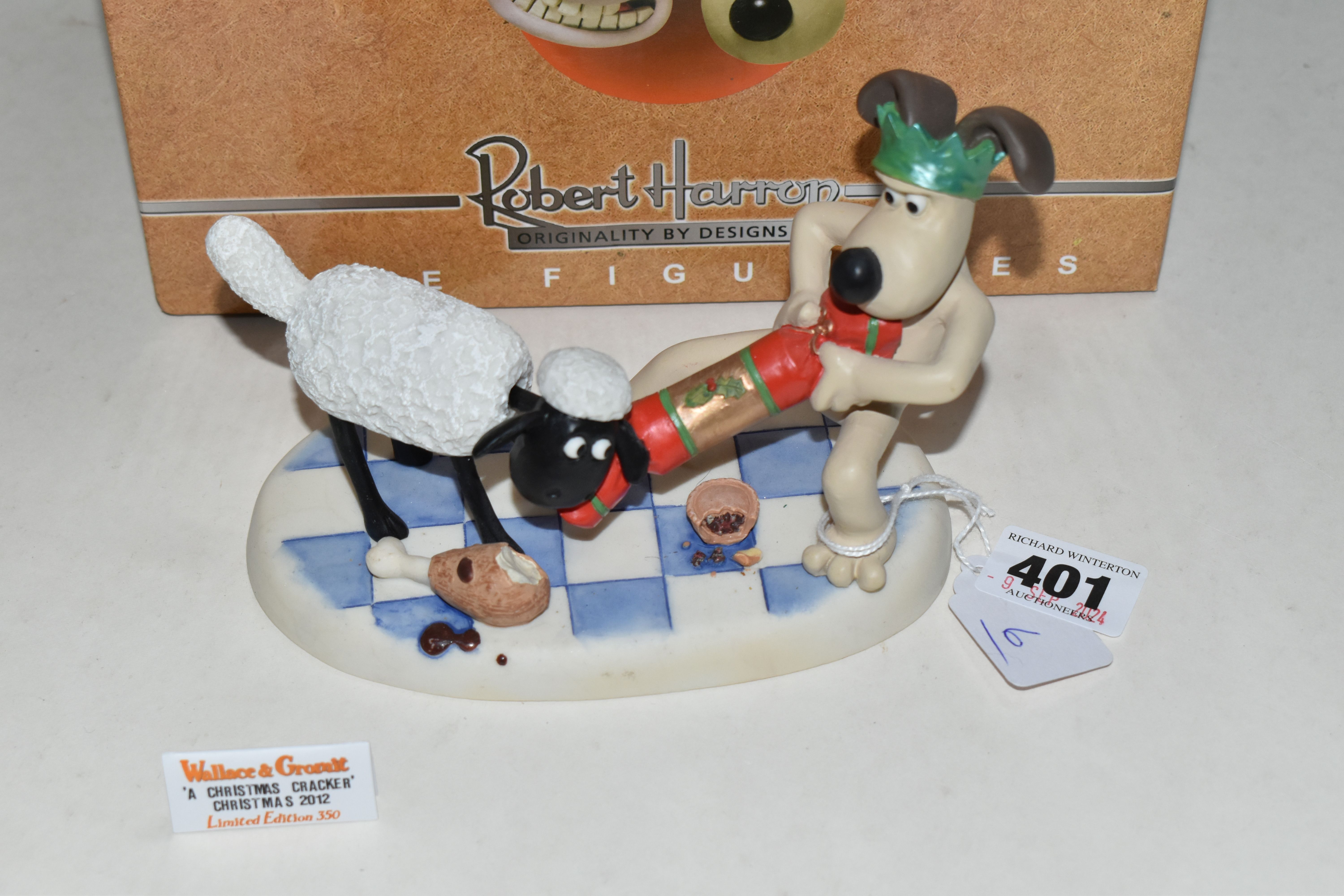 A BOXED ROBERT HARROP DESIGNS 'A CHRISTMAS CRACKER' WALLACE AND GROMIT FIGURE GROUP, WGCS12, limited